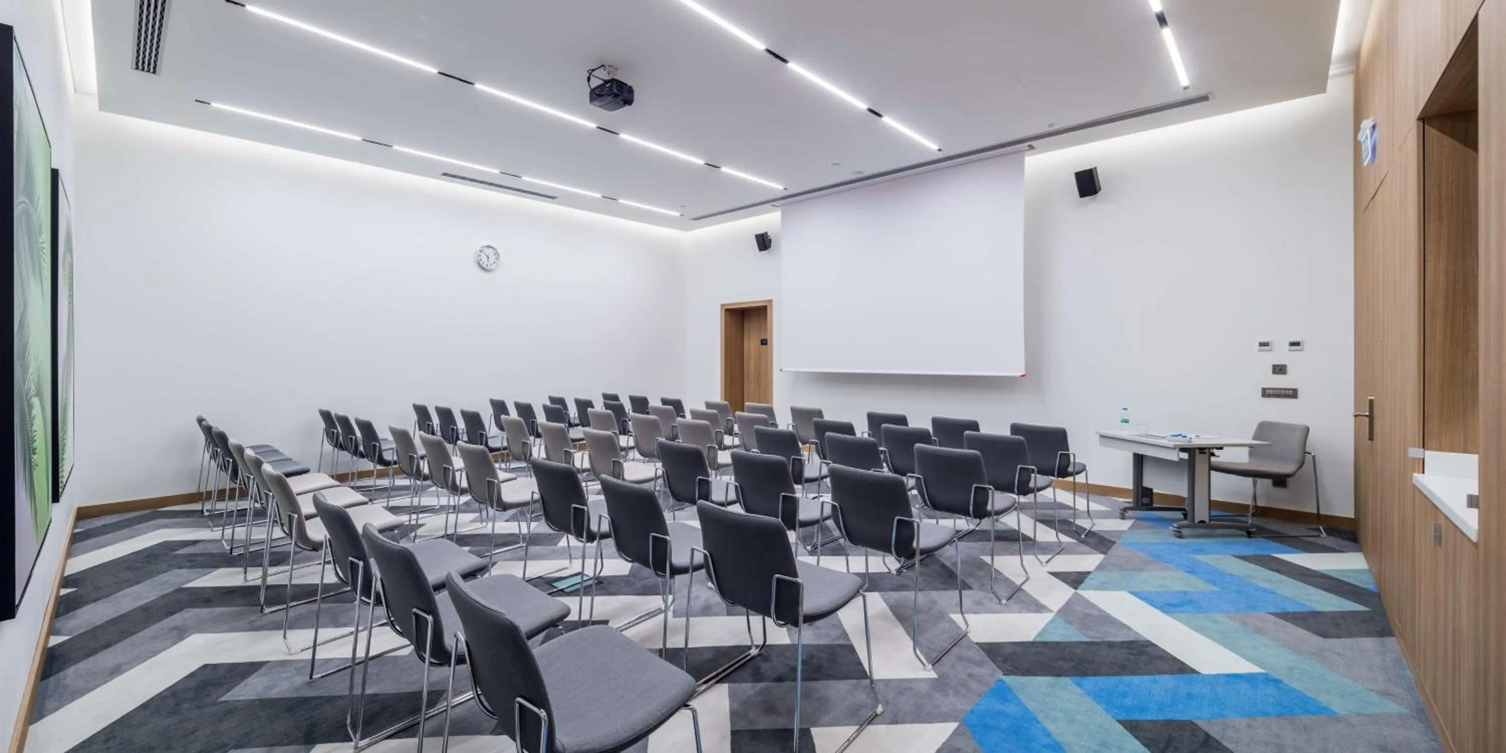 Meeting/conference room in Hampton by Hilton Istanbul Zeytinburnu