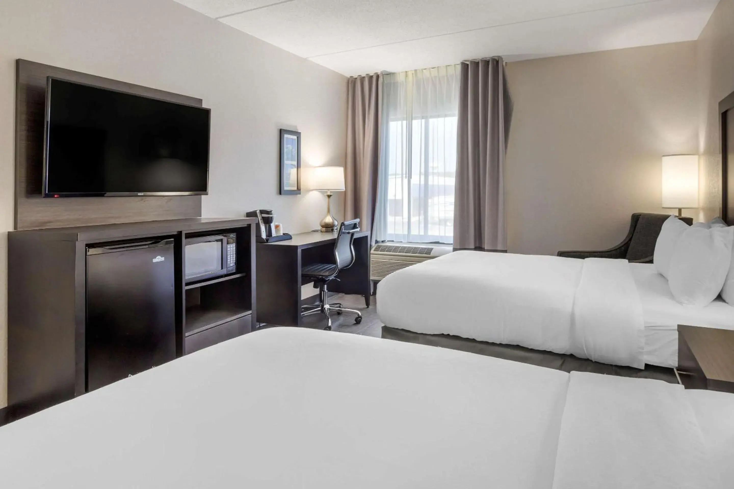 Photo of the whole room, Bed in Comfort Inn & Suites Greer - Greenville Photo of the whole room, Bed in Comfort Inn & Suites Greer - Greenville