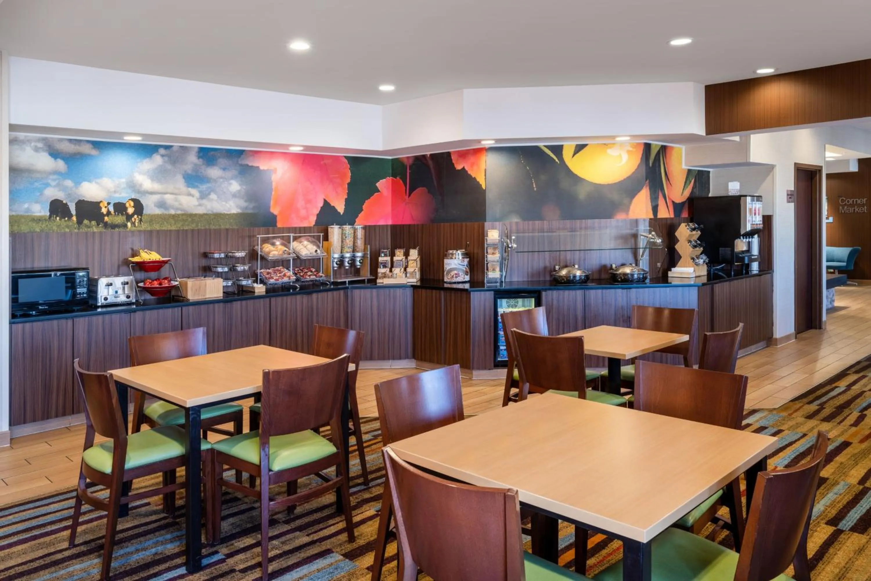 Breakfast in Fairfield Inn & Suites by Marriott Denver Aurora/Medical Center