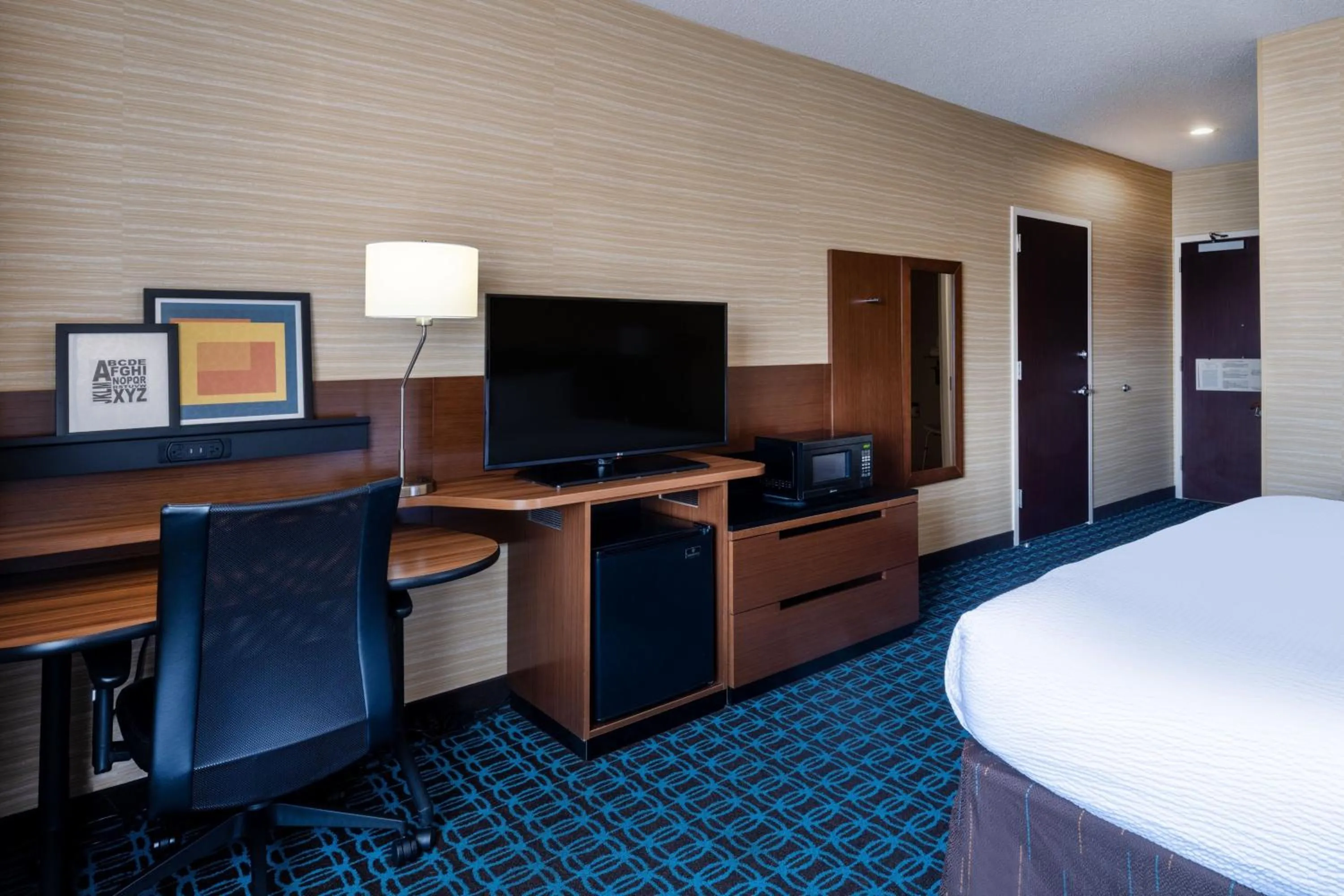 Photo of the whole room, Bed in Fairfield Inn & Suites by Marriott Denver Aurora/Medical Center