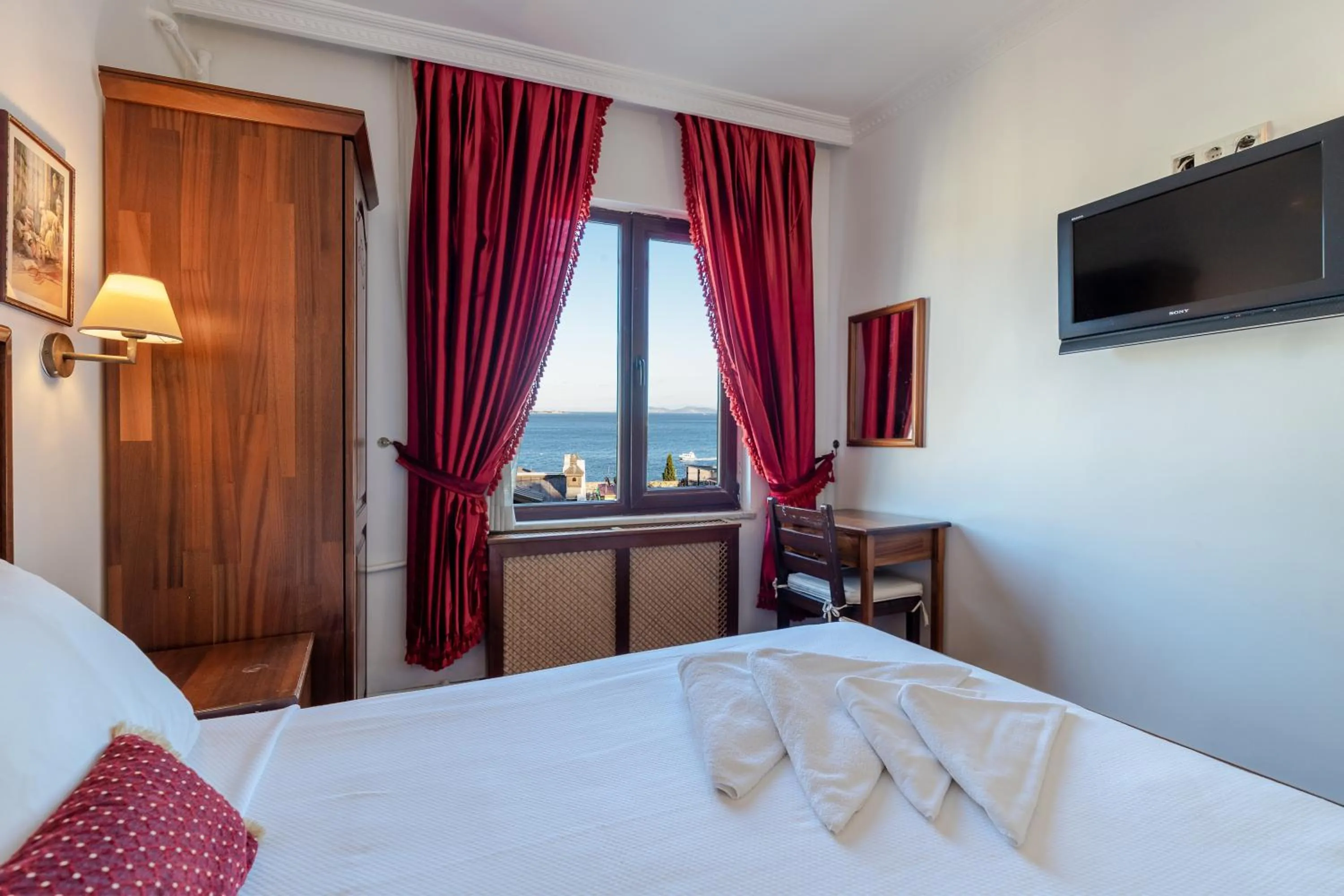 Bed in Şebnem Hotel