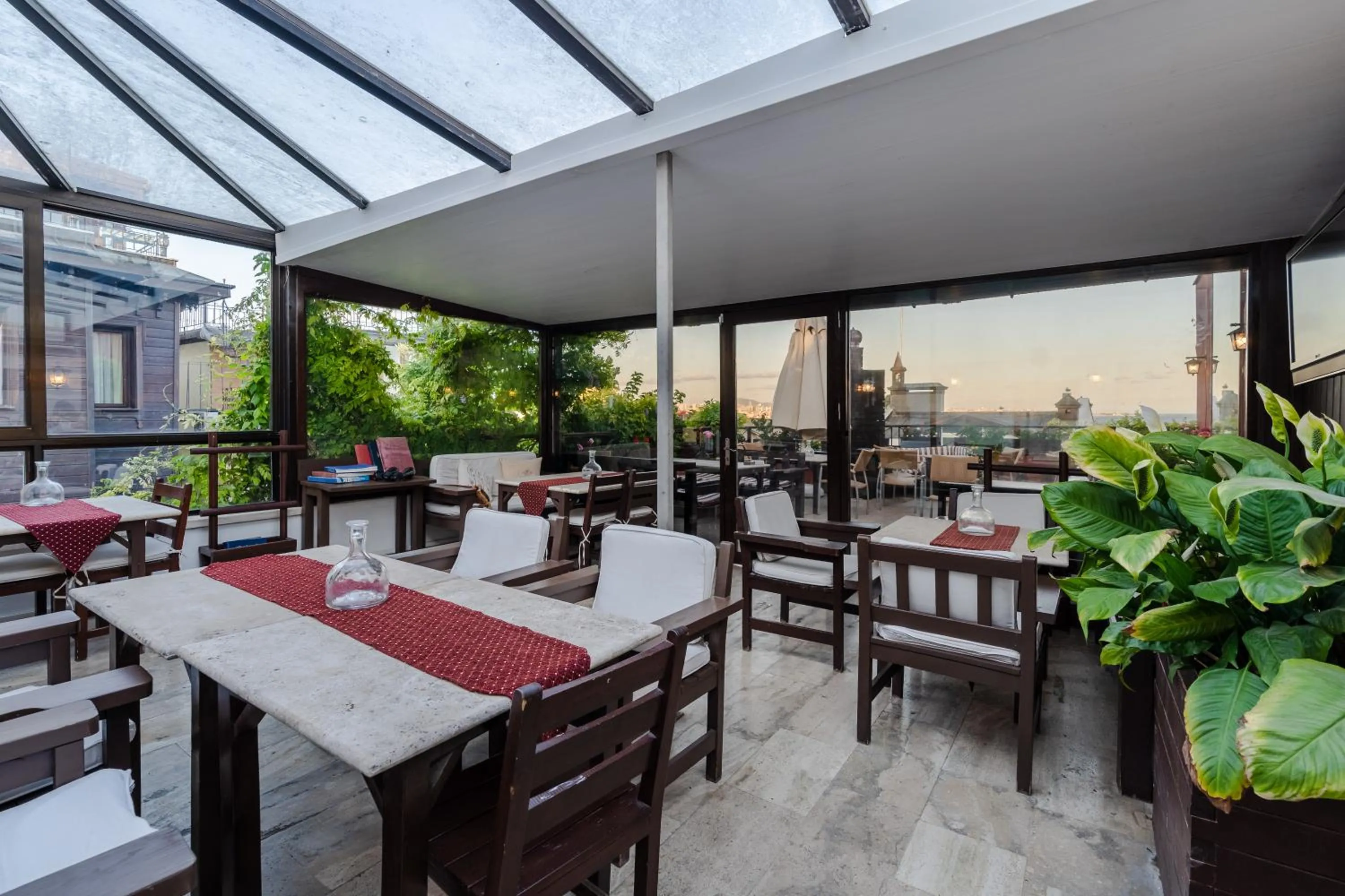 Restaurant/places to eat in Şebnem Hotel