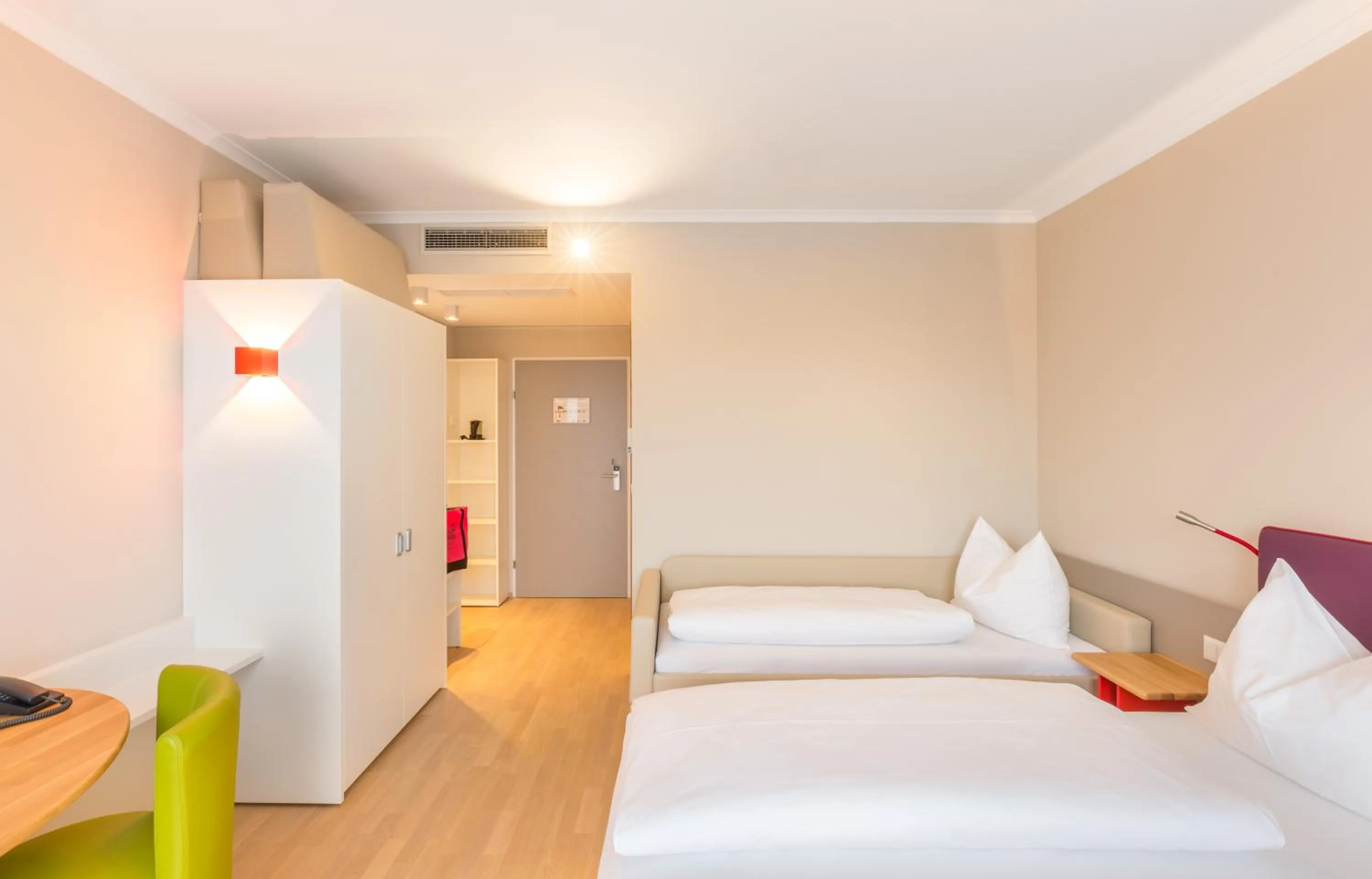 Bedroom, Bed in All in Red Thermenhotel