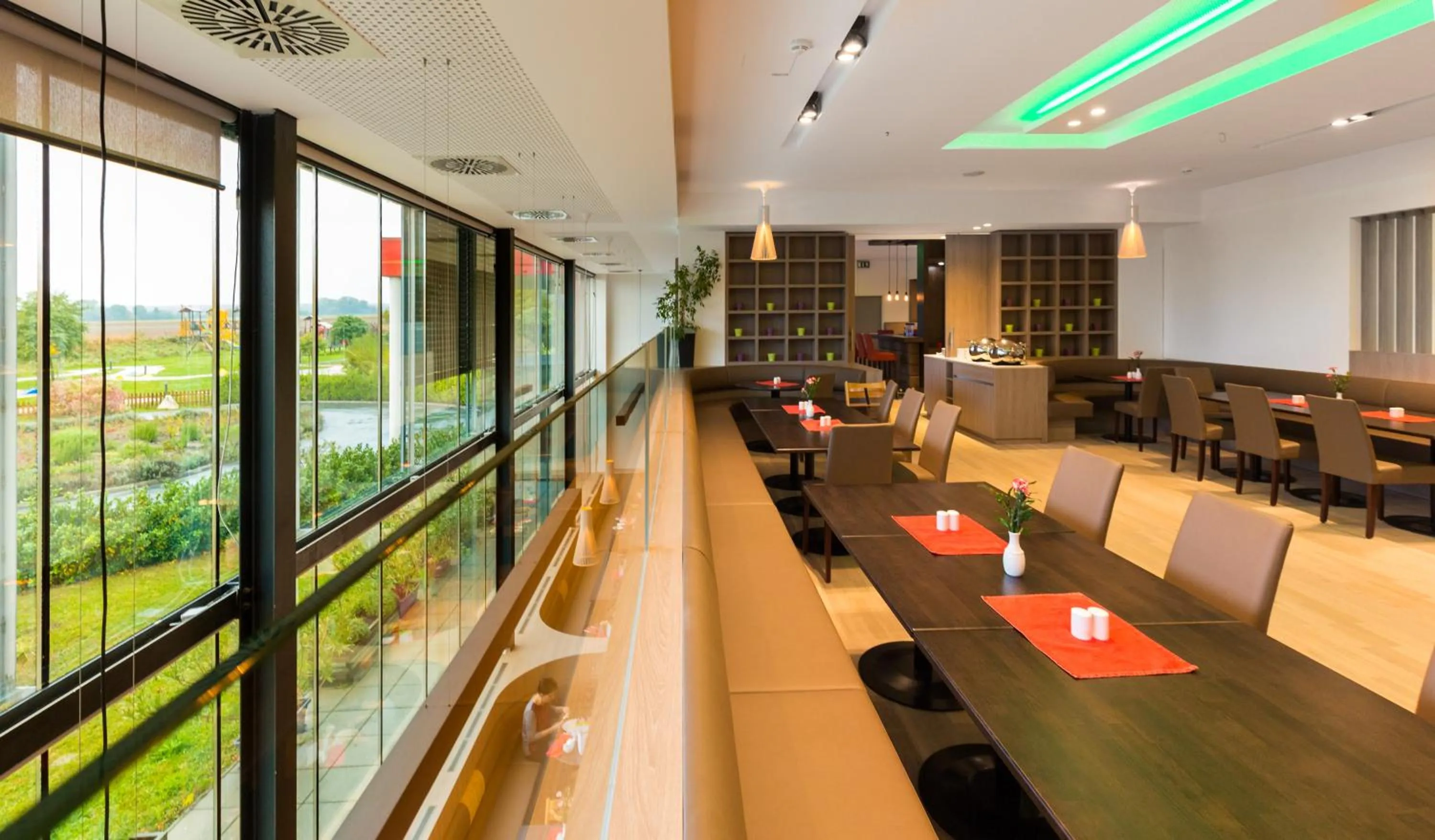 Restaurant/places to eat in All in Red Thermenhotel