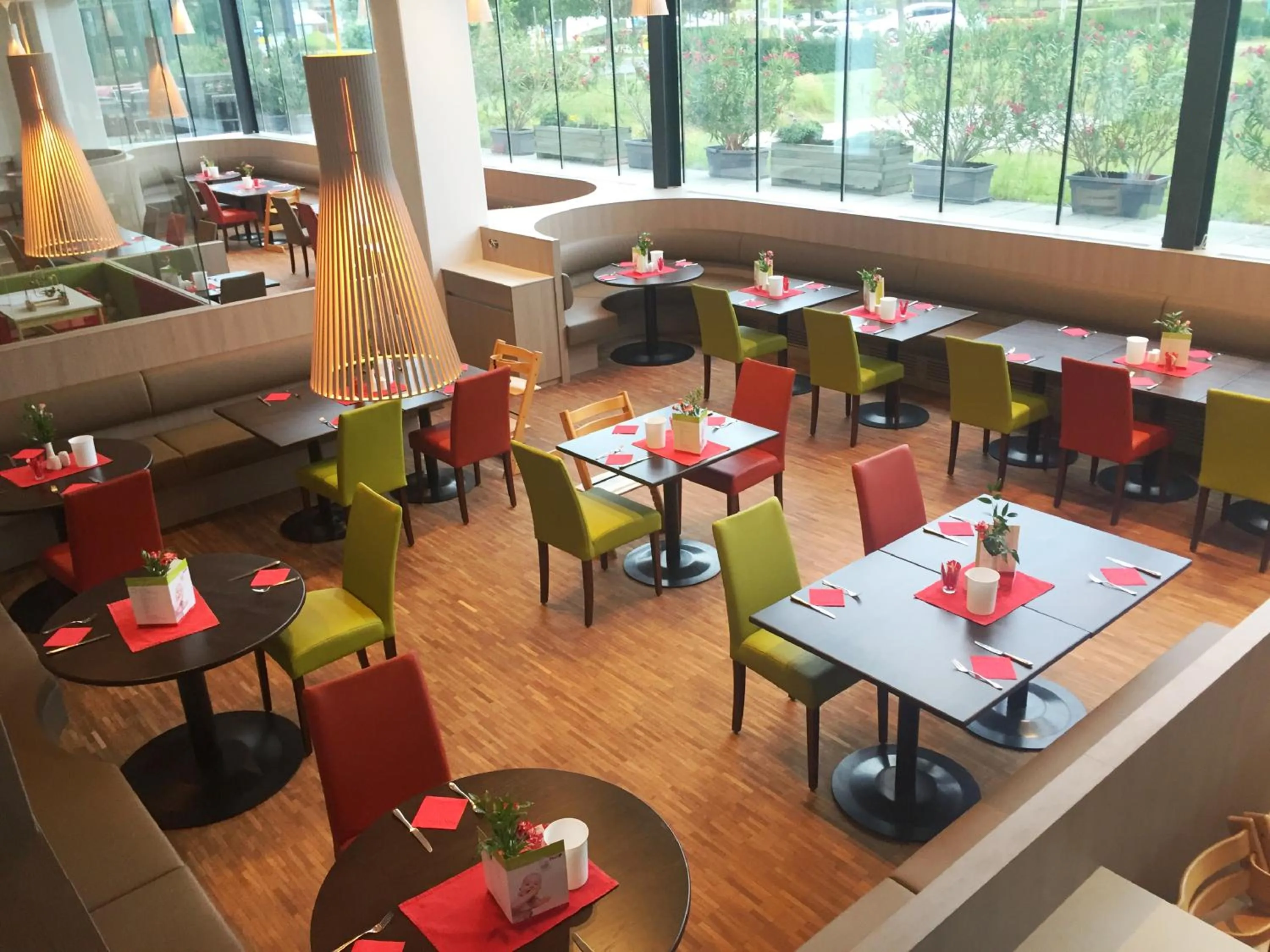 Restaurant/places to eat in All in Red Thermenhotel