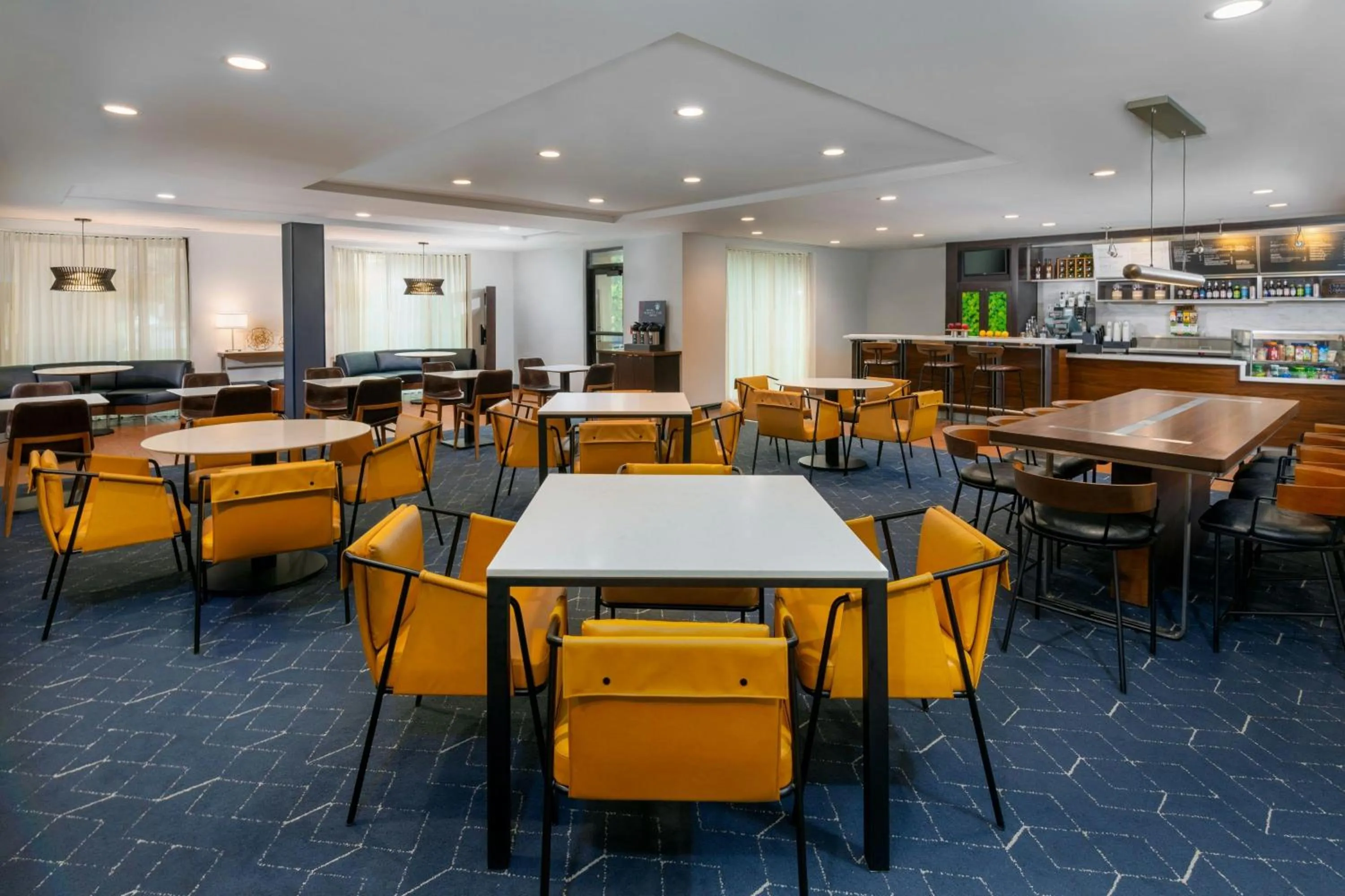 Restaurant/places to eat in Courtyard by Marriott Danbury