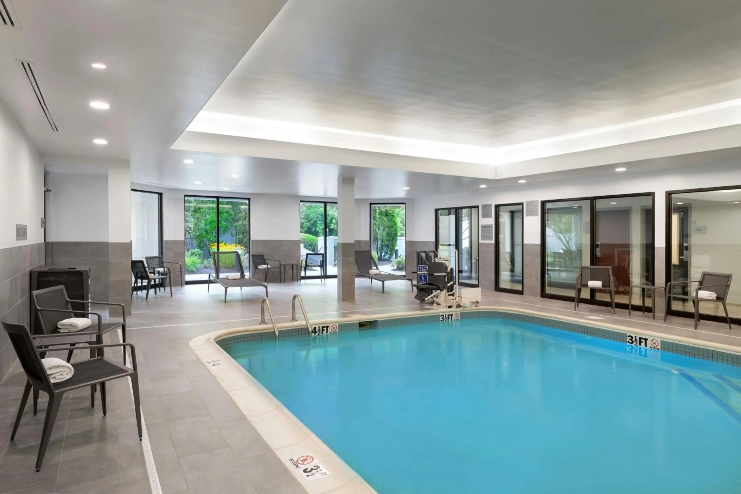 Swimming pool in Courtyard by Marriott Danbury