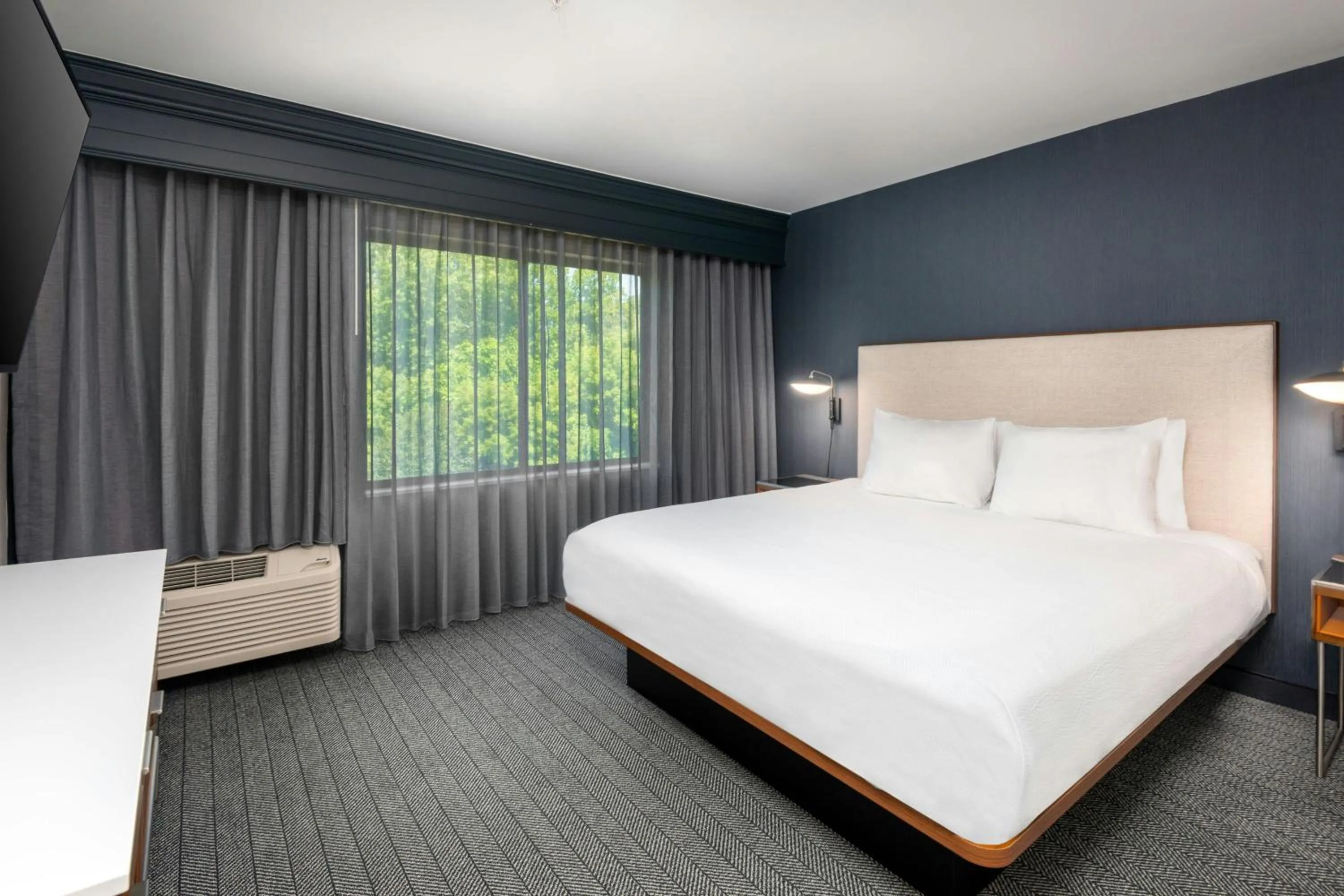 Bedroom, Bed in Courtyard by Marriott Danbury