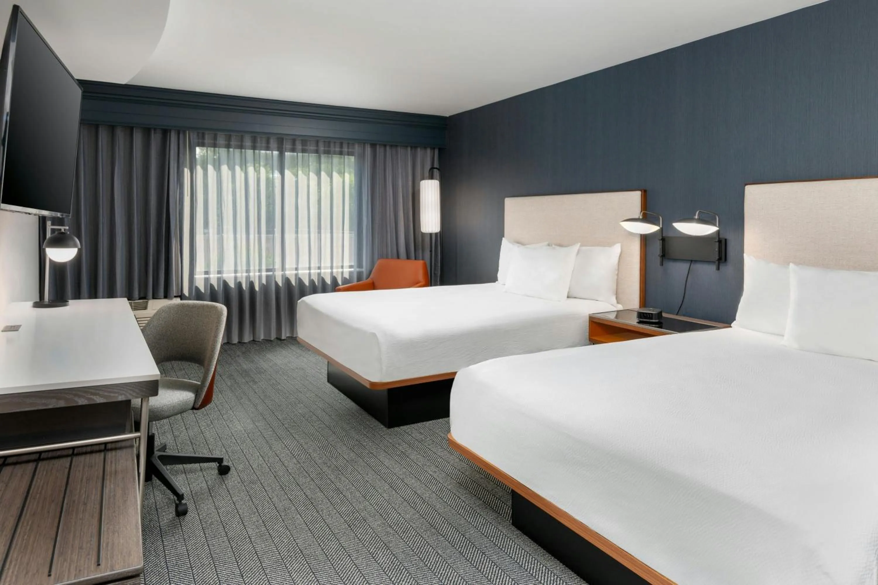 Photo of the whole room, Bed in Courtyard by Marriott Danbury