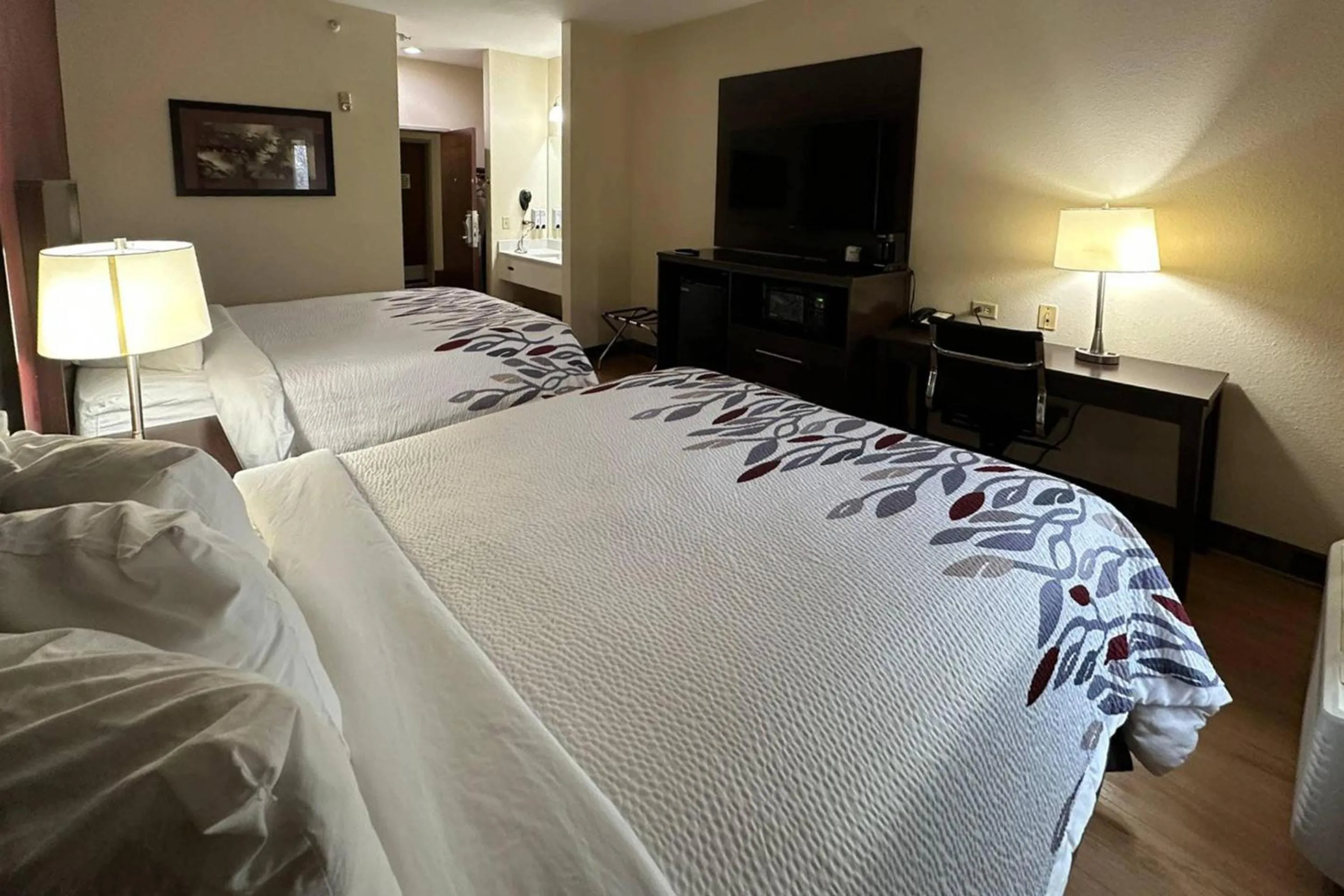 Bedroom, Bed in Econo Lodge Inn & Suites