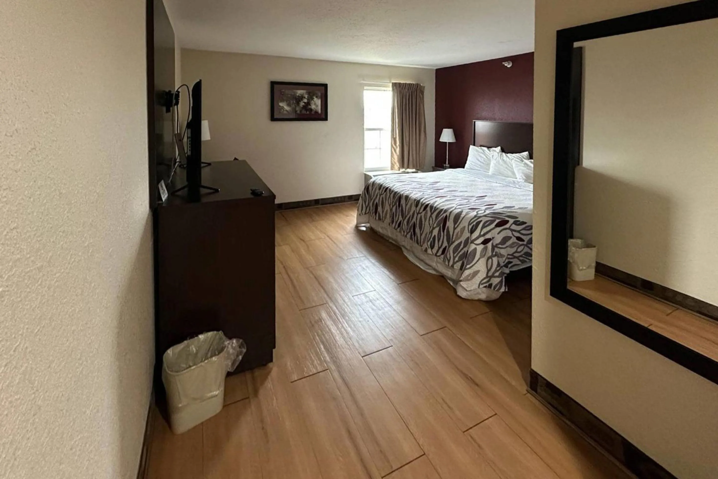 Bedroom, Bed in Econo Lodge Inn & Suites