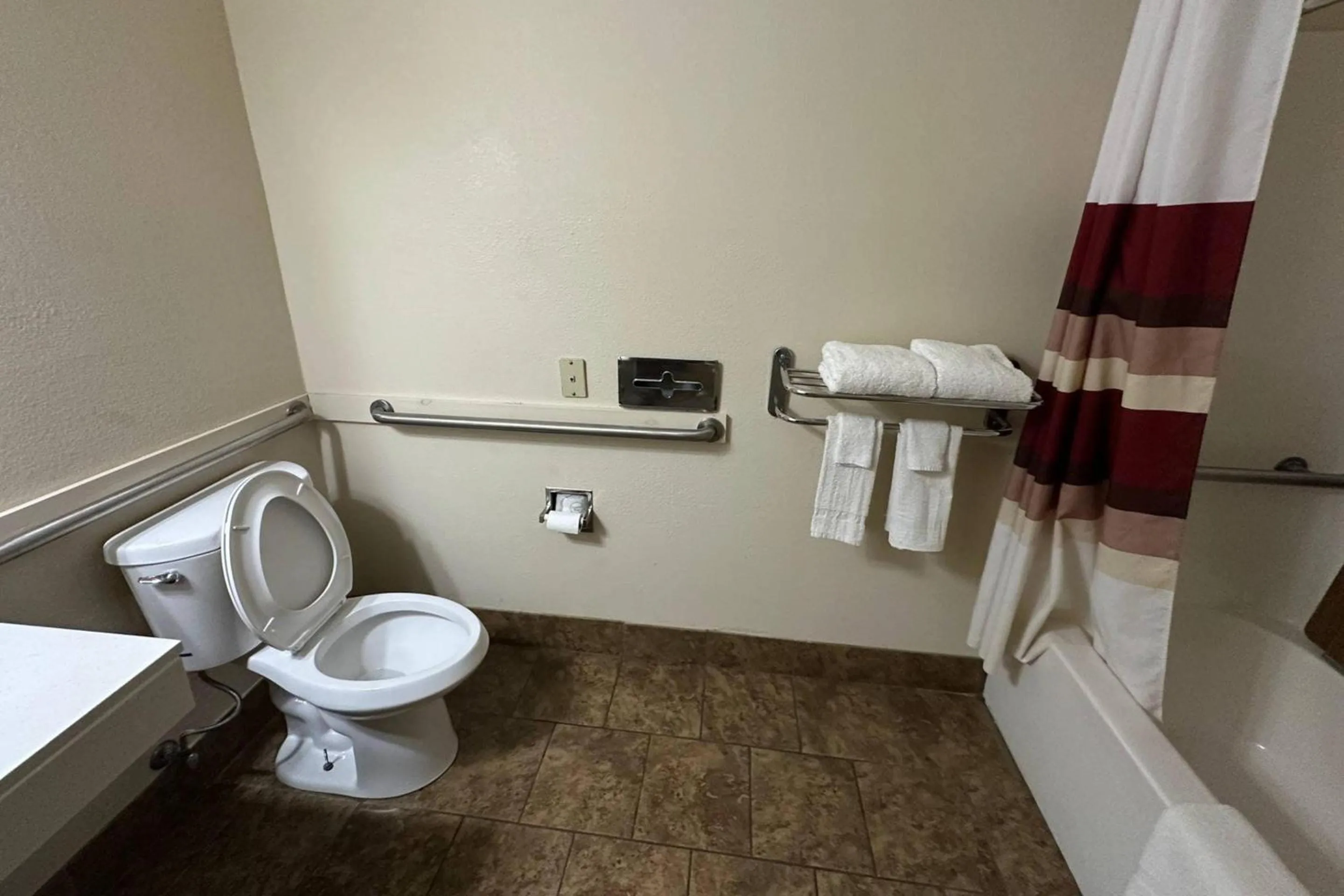 Bedroom in Econo Lodge Inn & Suites