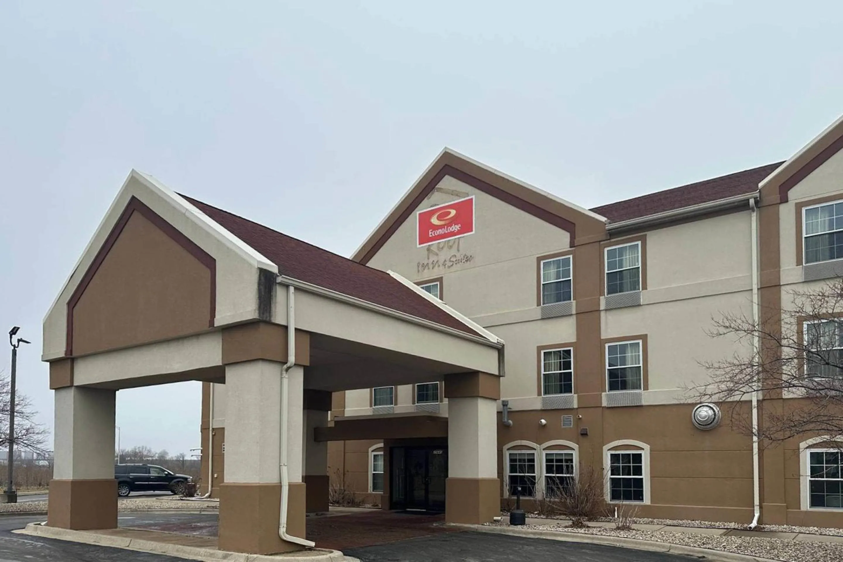 Property building in Econo Lodge Inn & Suites