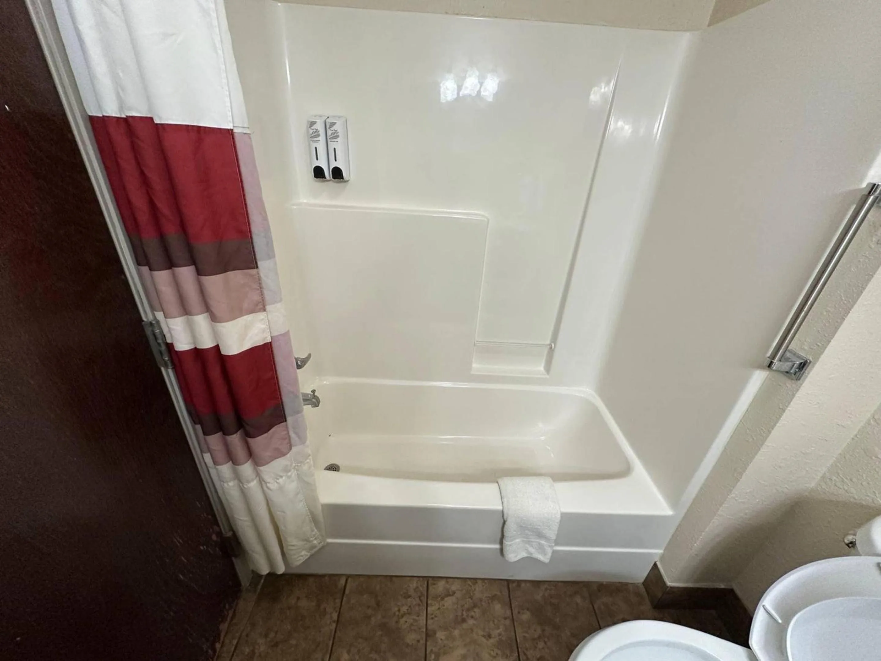 Bedroom in Econo Lodge Inn & Suites