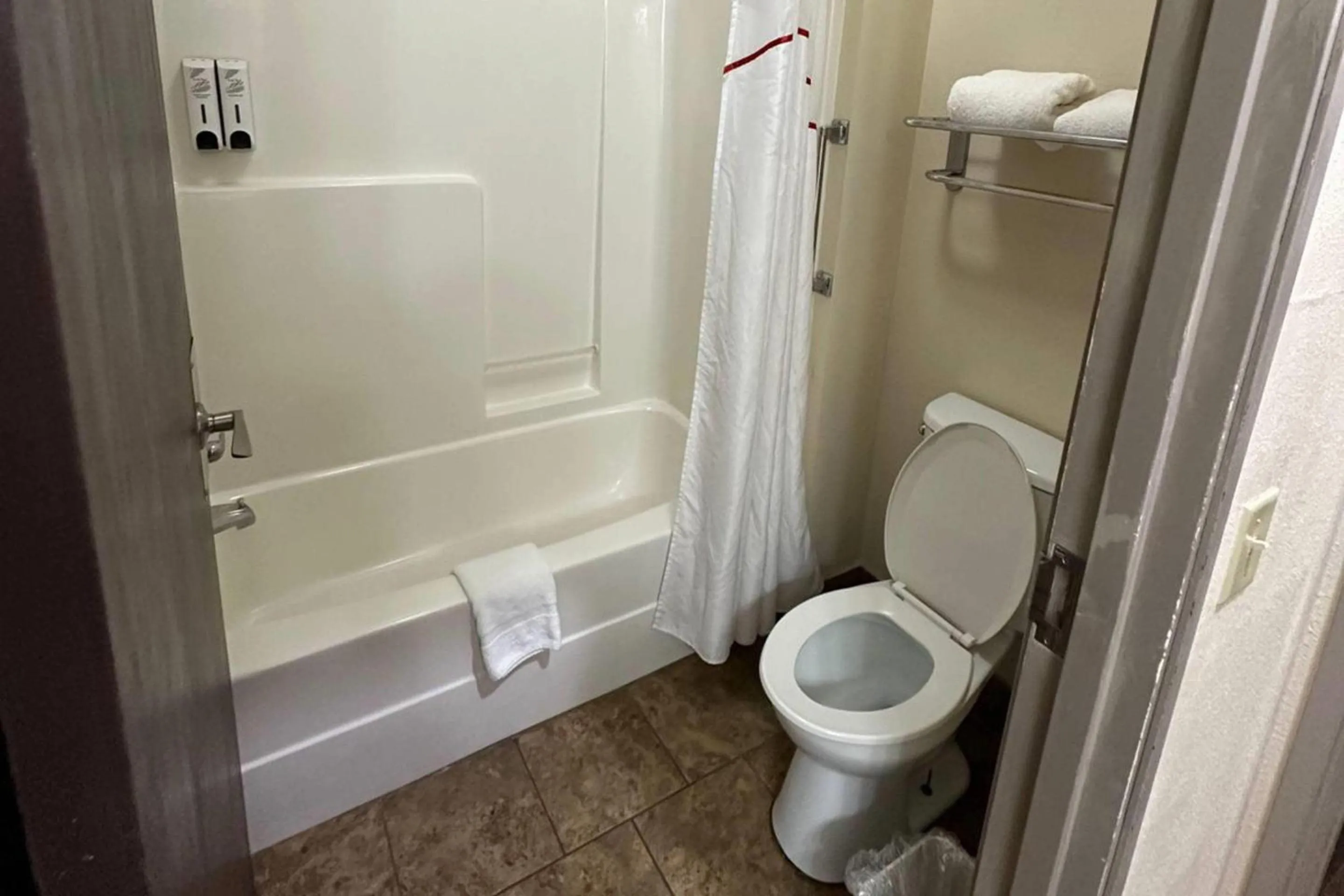 Bedroom in Econo Lodge Inn & Suites