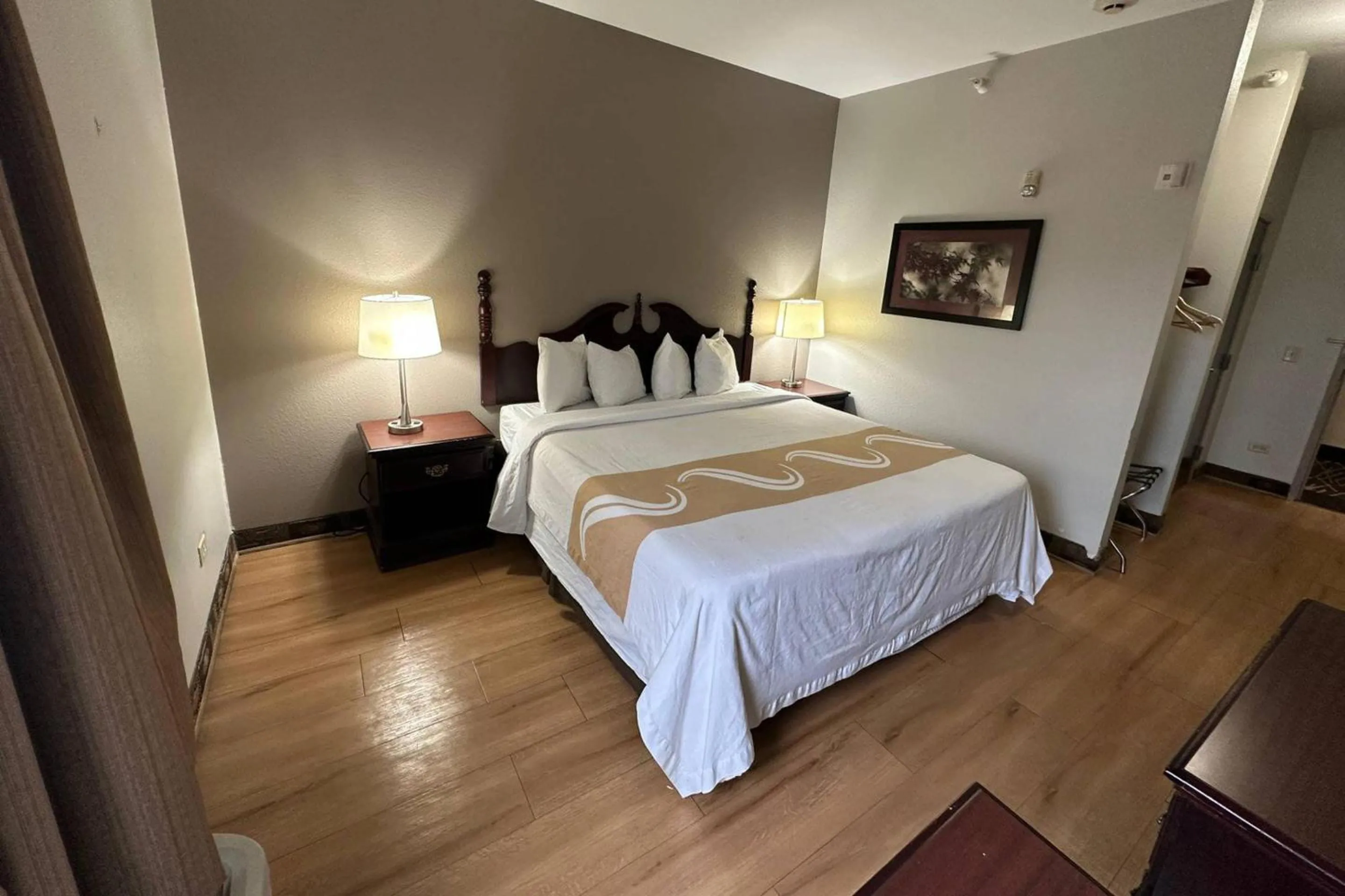 Bedroom, Bed in Econo Lodge Inn & Suites