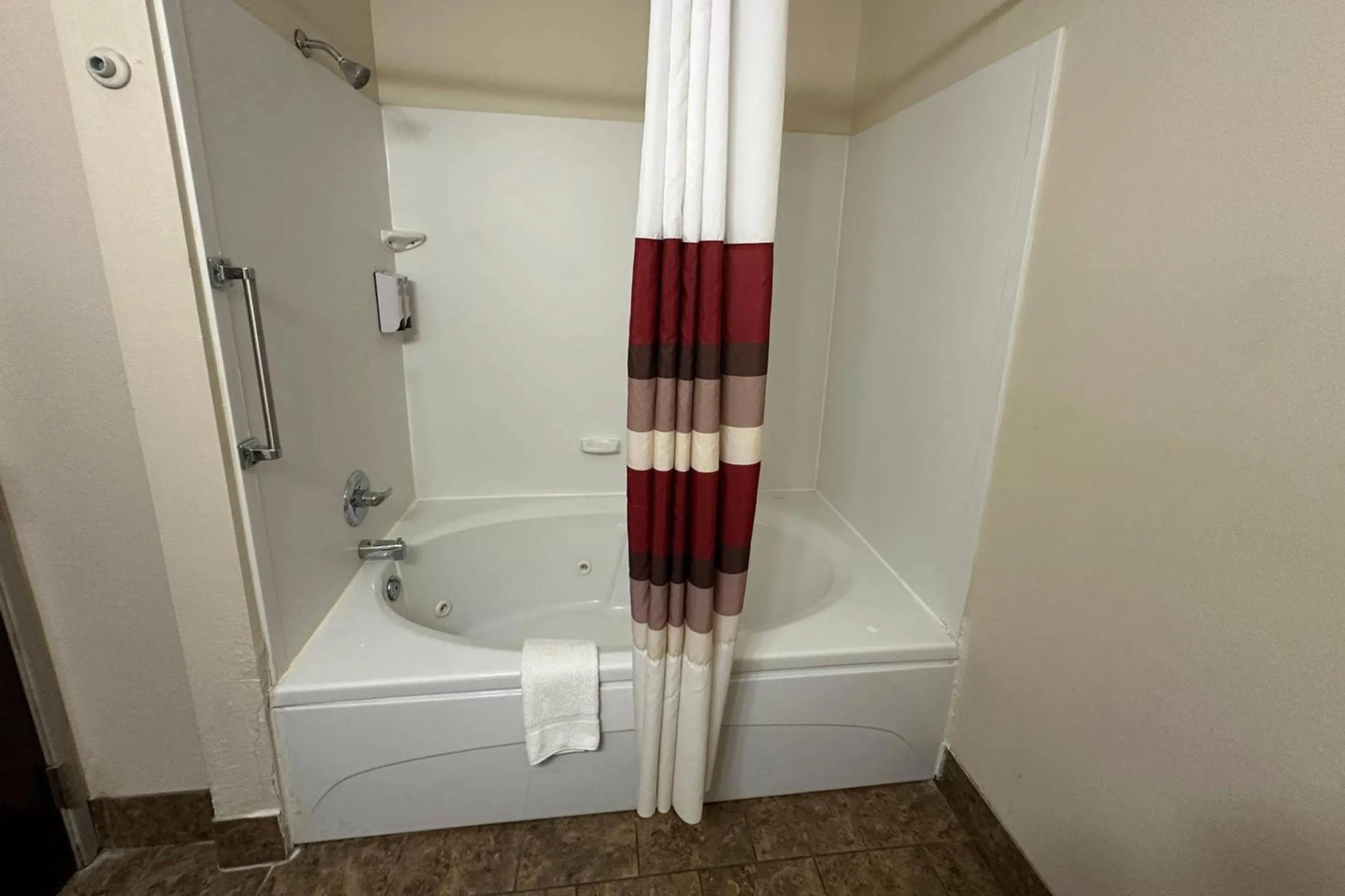 Bedroom in Econo Lodge Inn & Suites