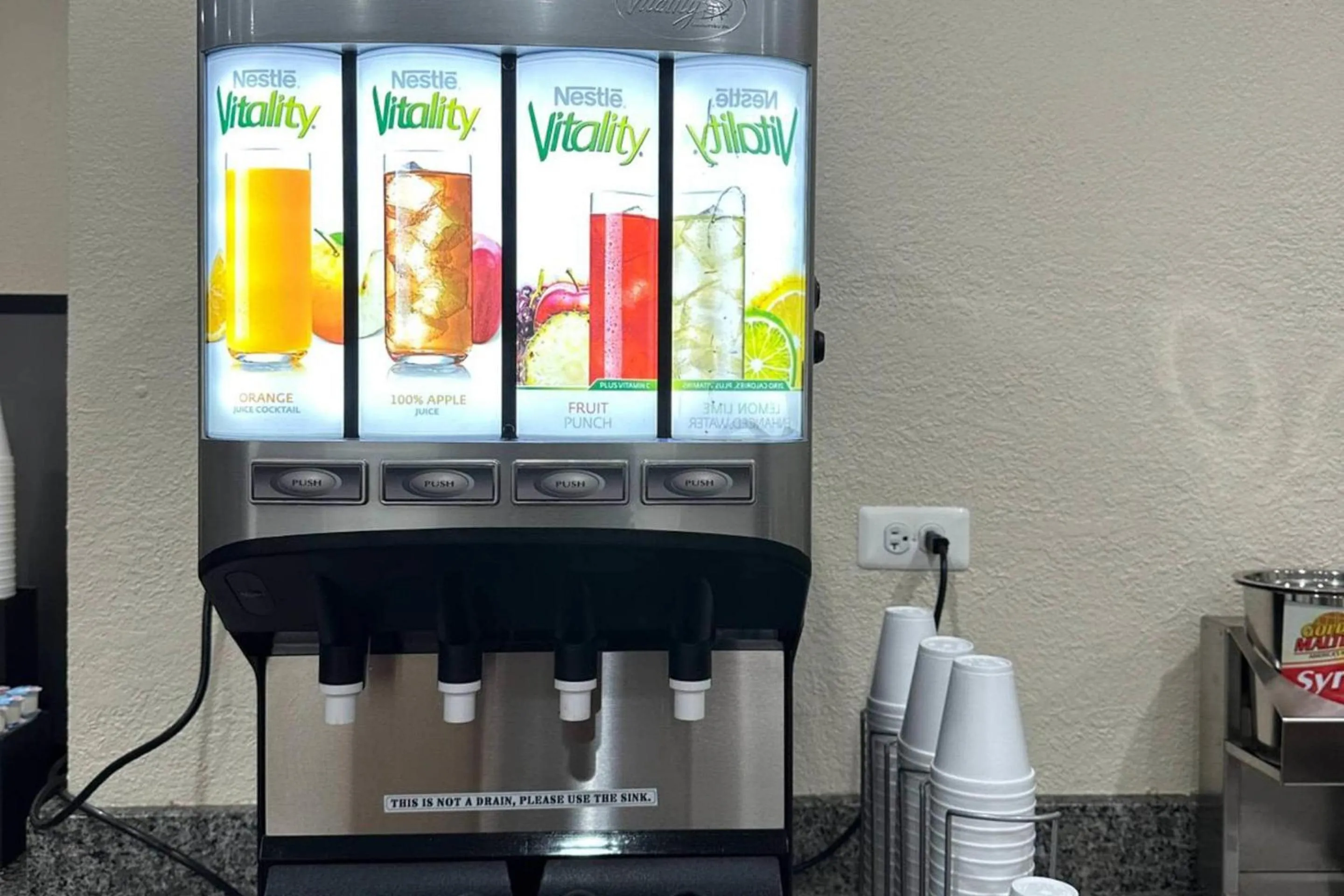 Breakfast in Econo Lodge Inn & Suites
