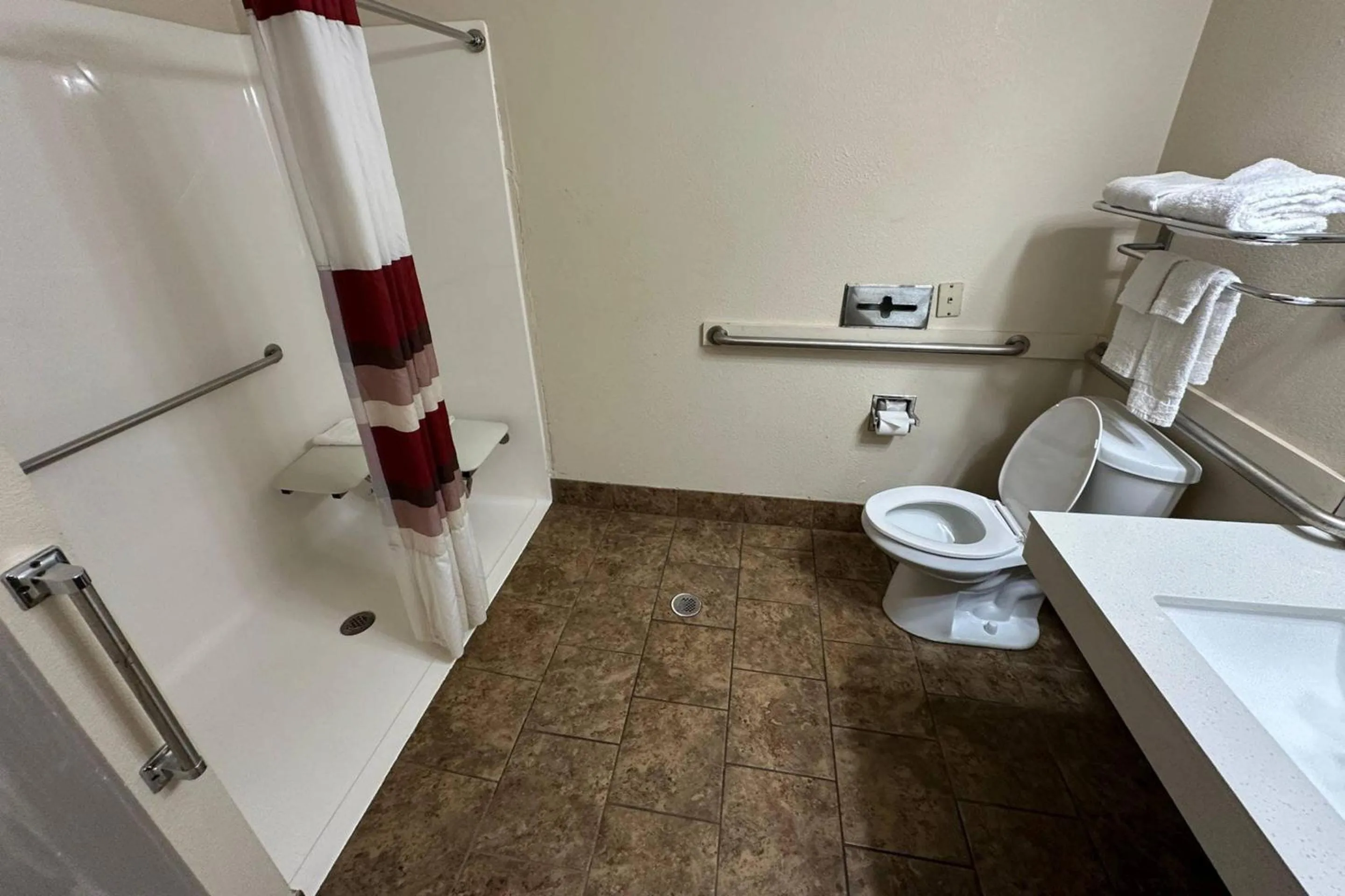Bedroom in Econo Lodge Inn & Suites
