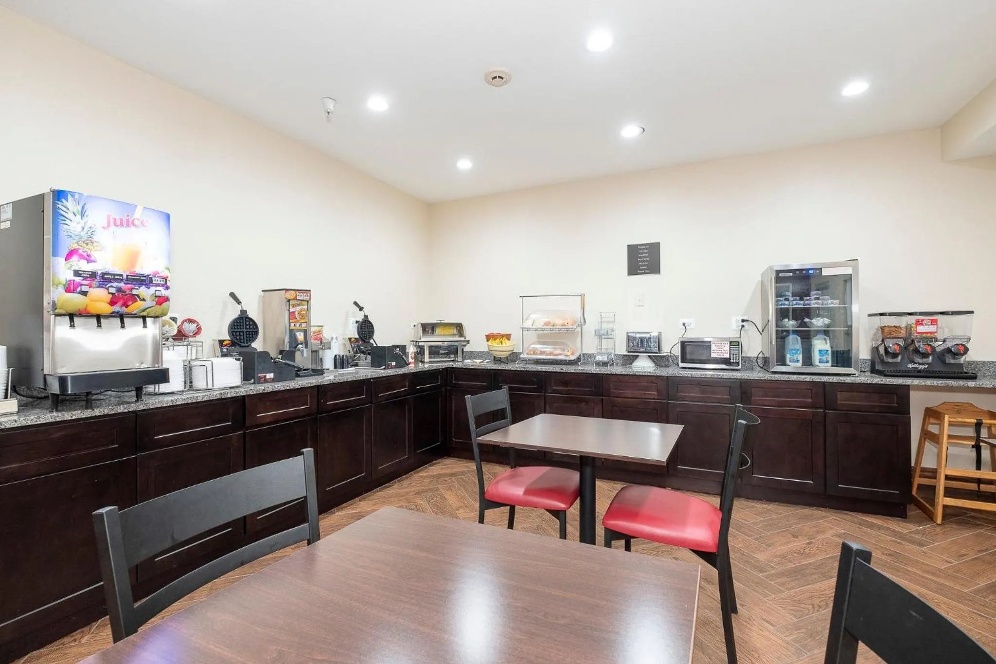 Breakfast in Red Roof Inn & Suites Monee