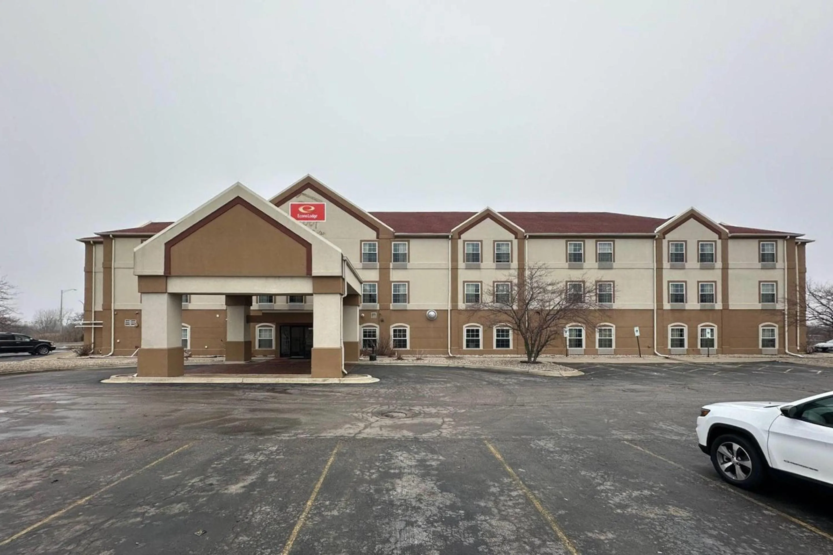 Property building in Econo Lodge Inn & Suites