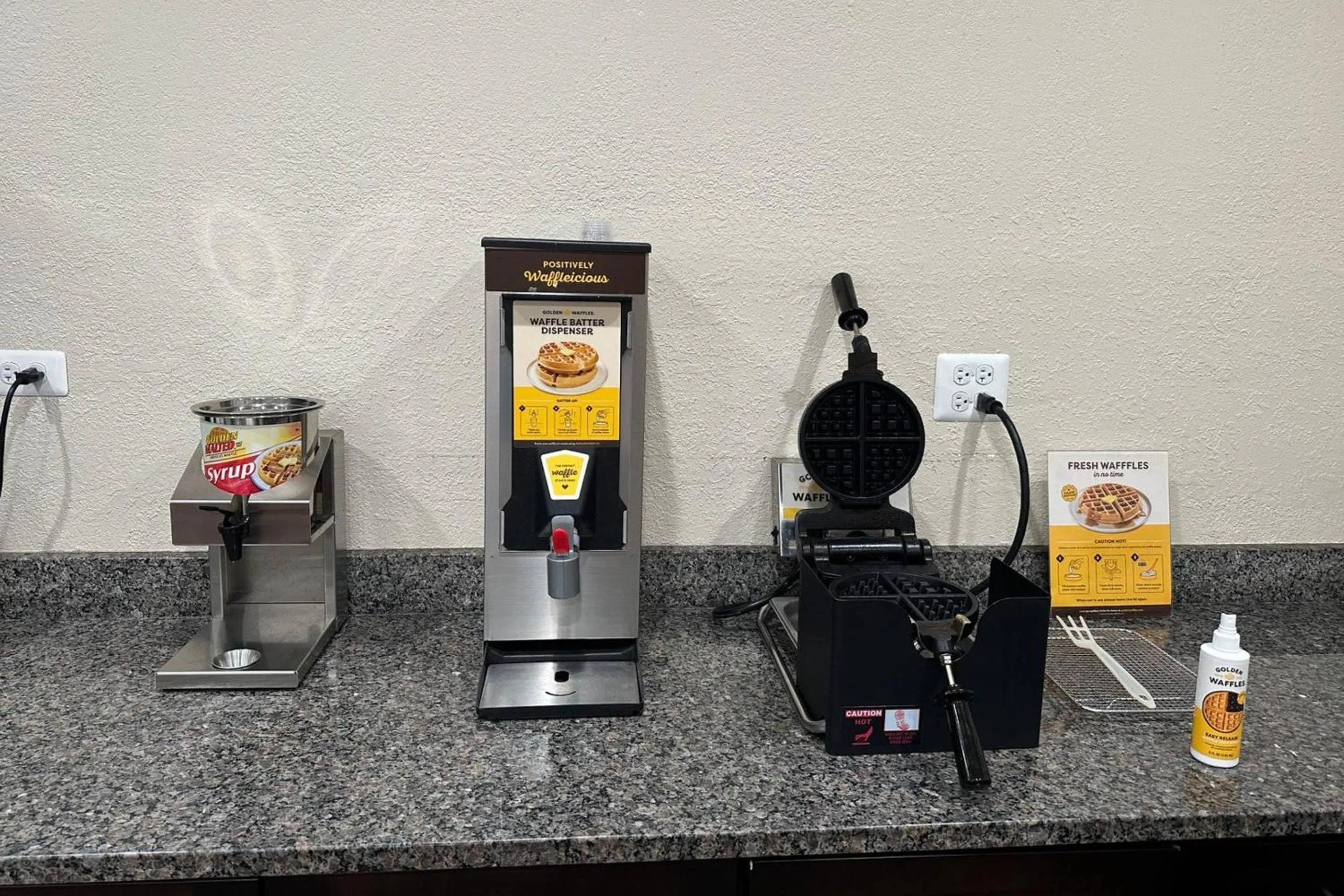 Breakfast in Econo Lodge Inn & Suites