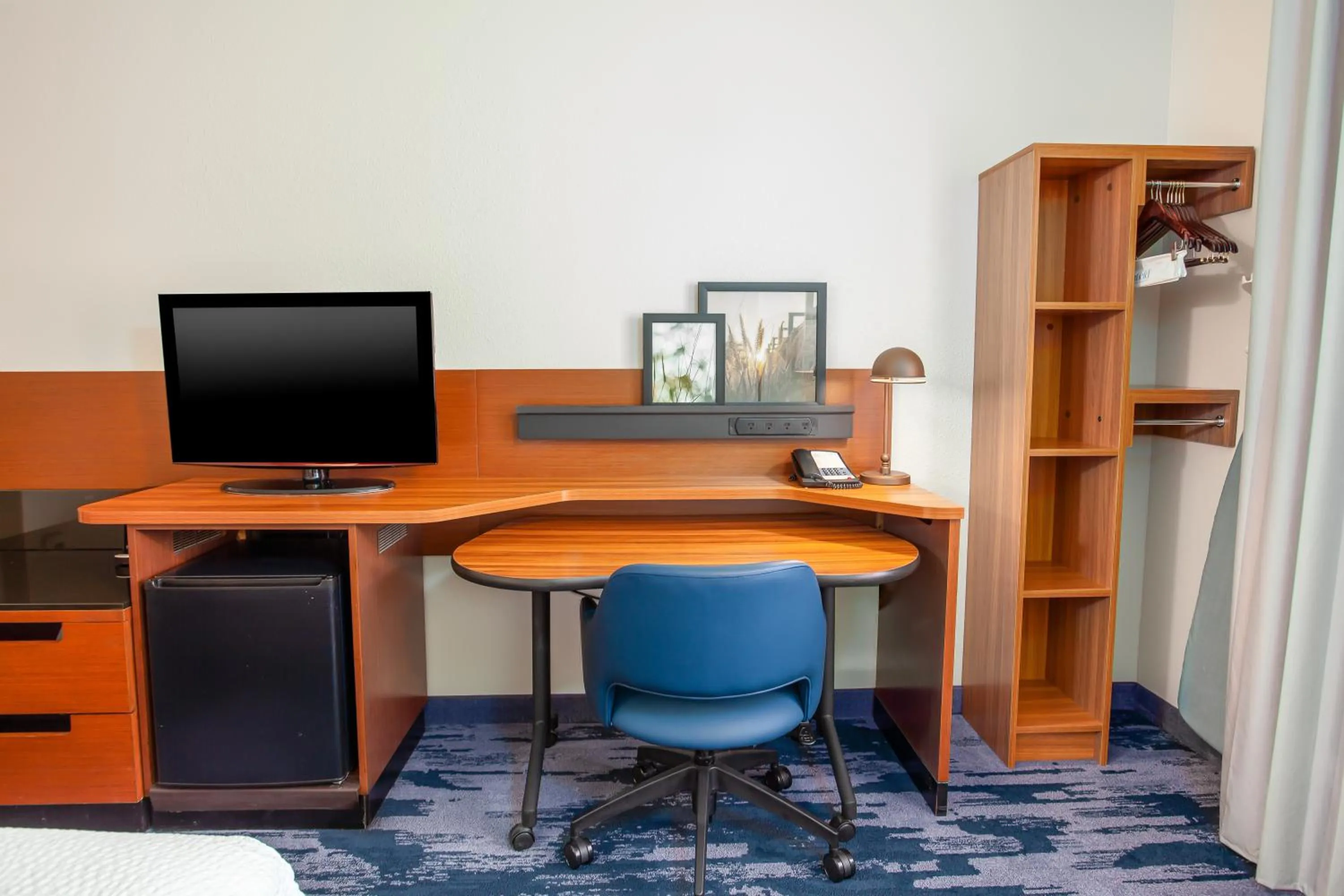 TV and multimedia in Fairfield Inn by Marriott North Little Rock