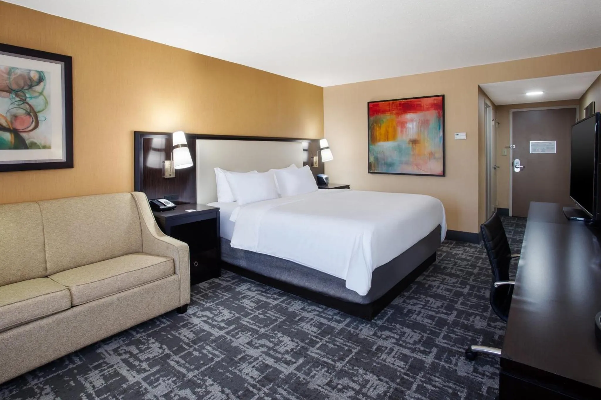 Photo of the whole room, Bed in Crowne Plaza Greenville by IHG