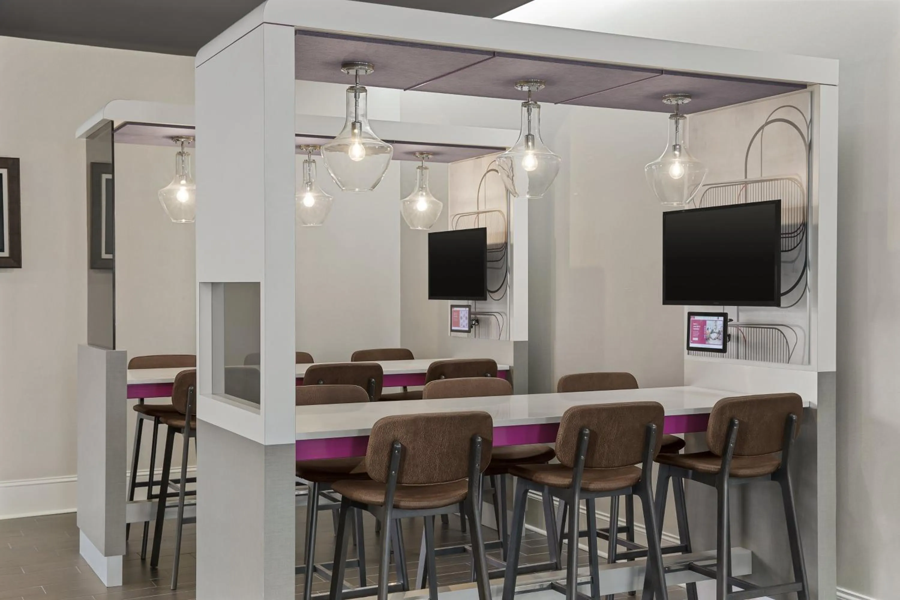 Lounge or bar in Crowne Plaza Greenville by IHG