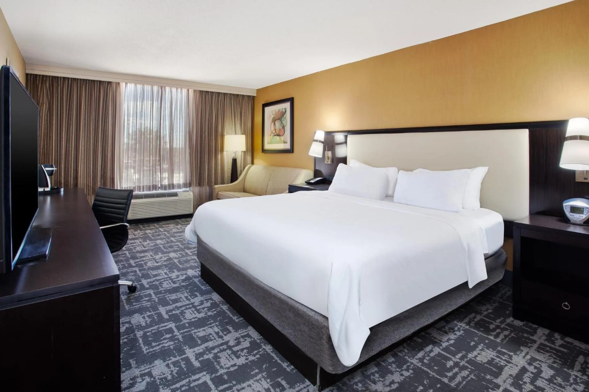 Photo of the whole room, Bed in Crowne Plaza Greenville by IHG