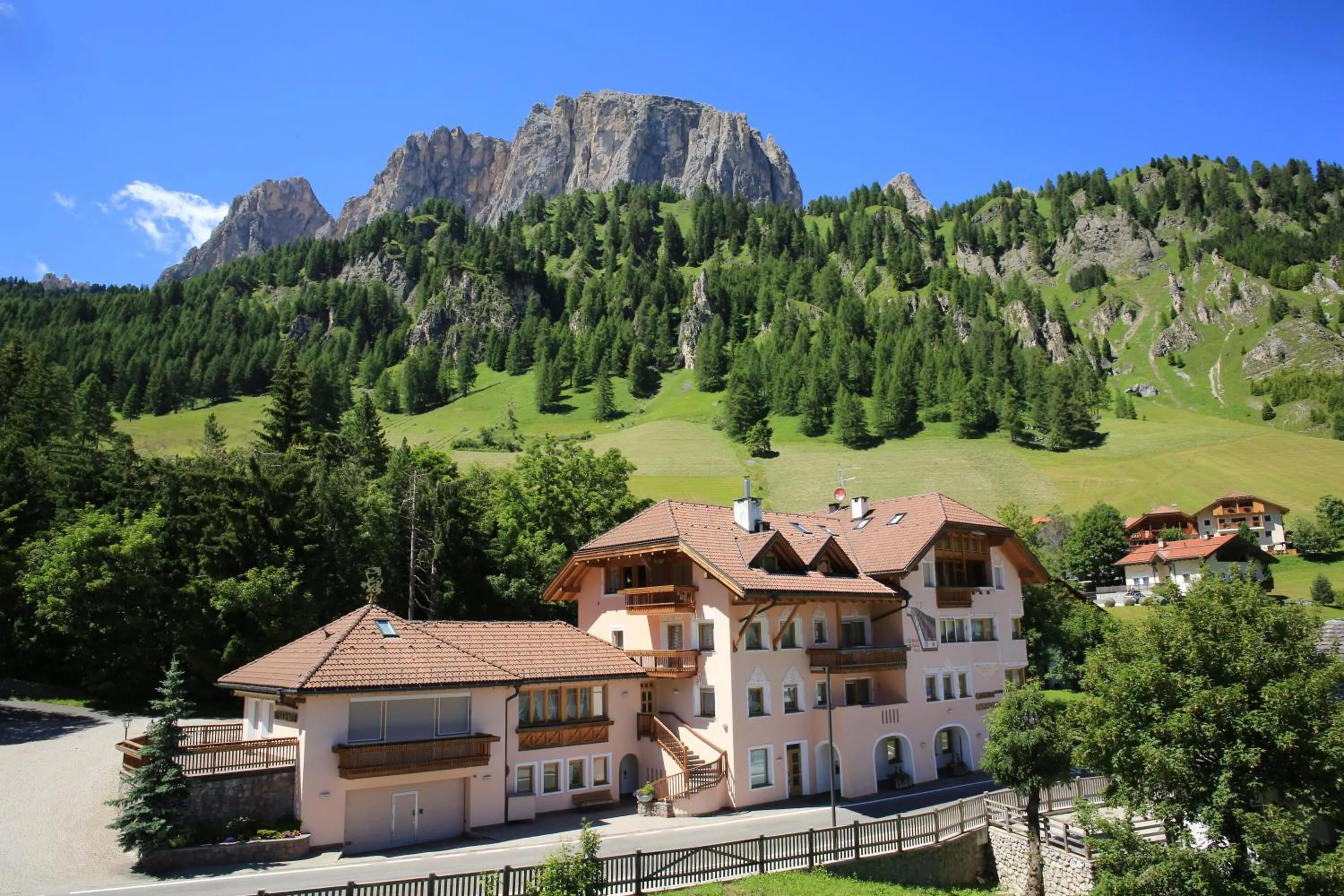 Facade/entrance in Garni Criss