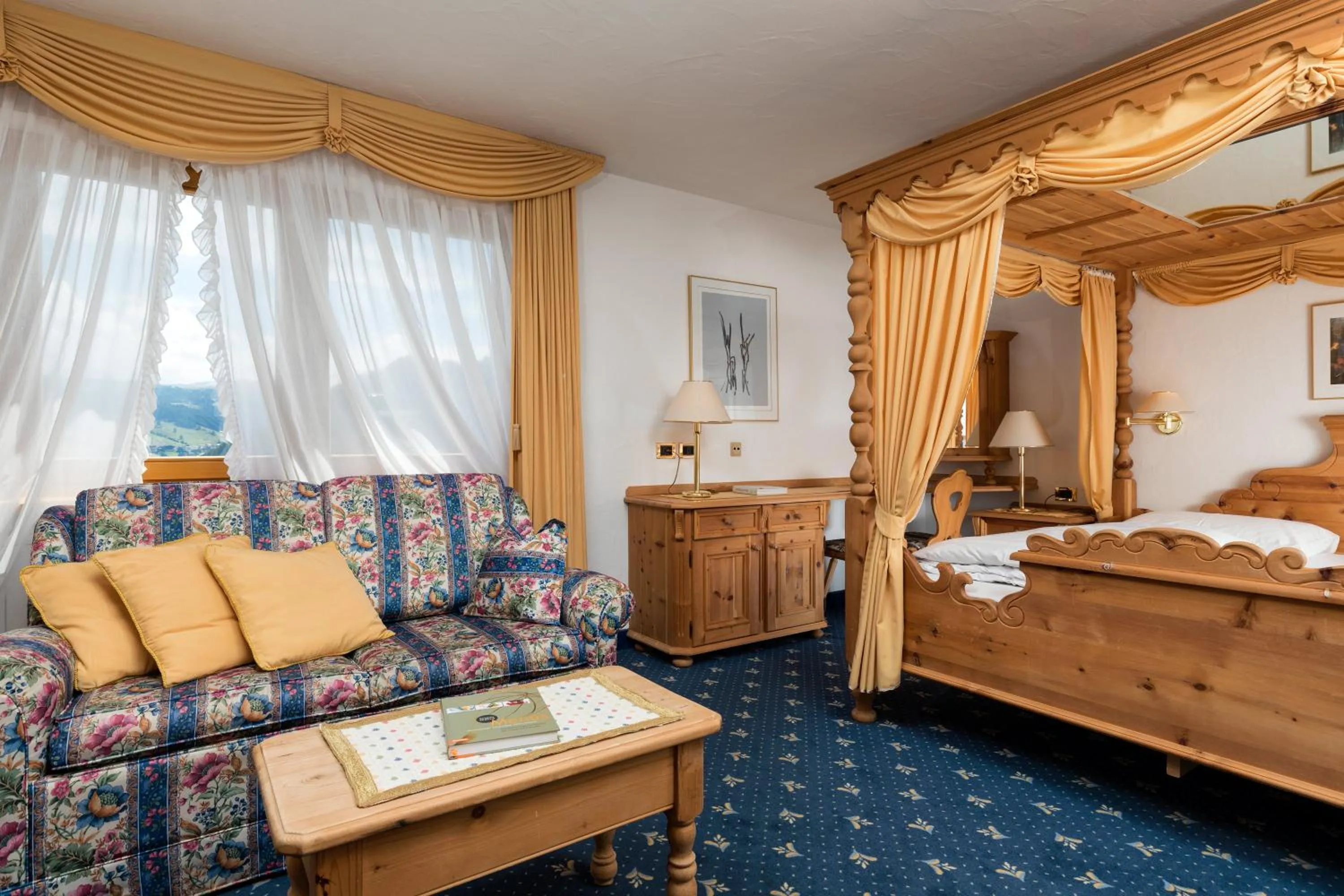 Photo of the whole room, Bed in Garni Criss