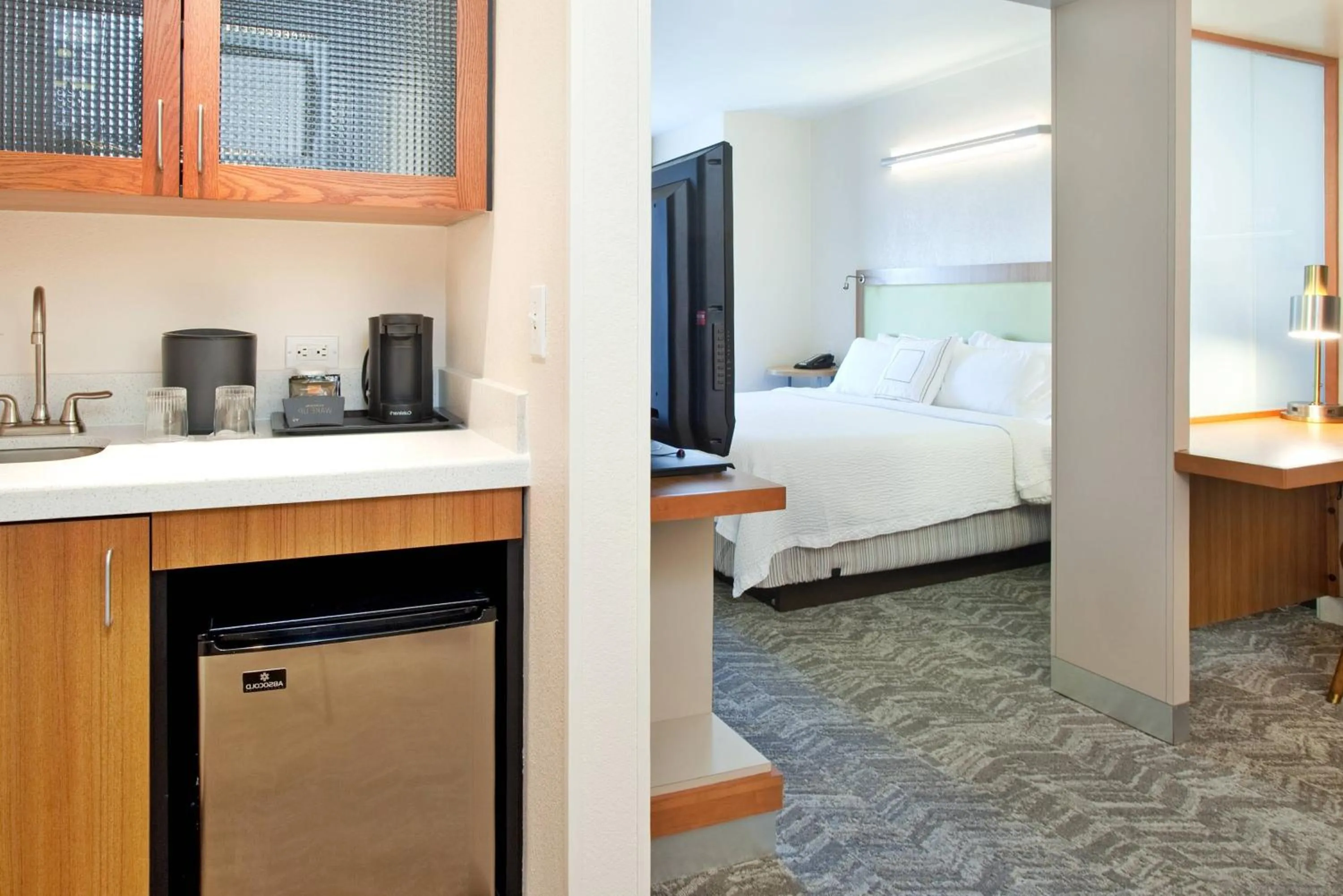 kitchen, Bed in Springhill Suites by Marriott Wichita East At Plazzio