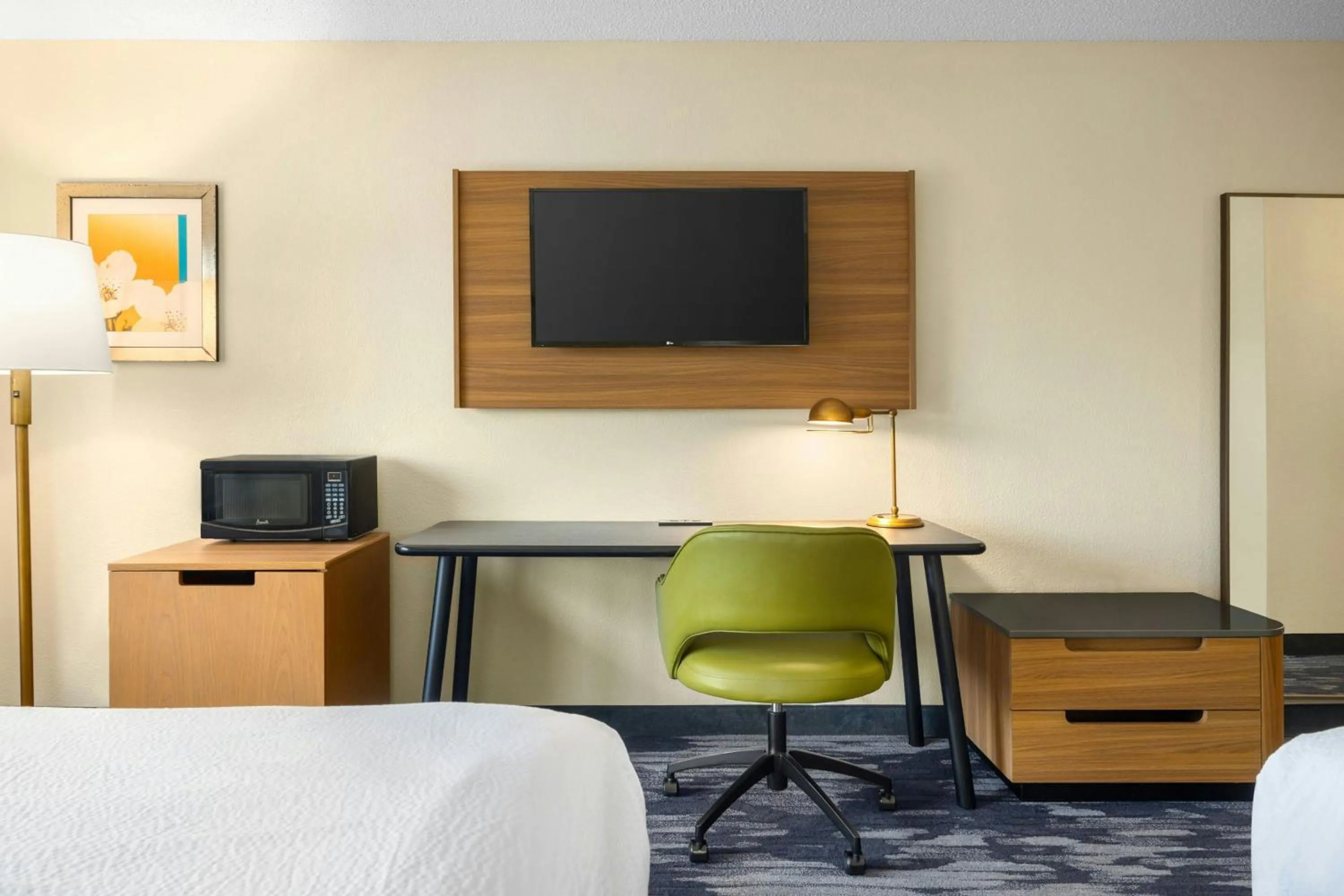 Photo of the whole room, Bed in Fairfield Inn & Suites Hattiesburg / University