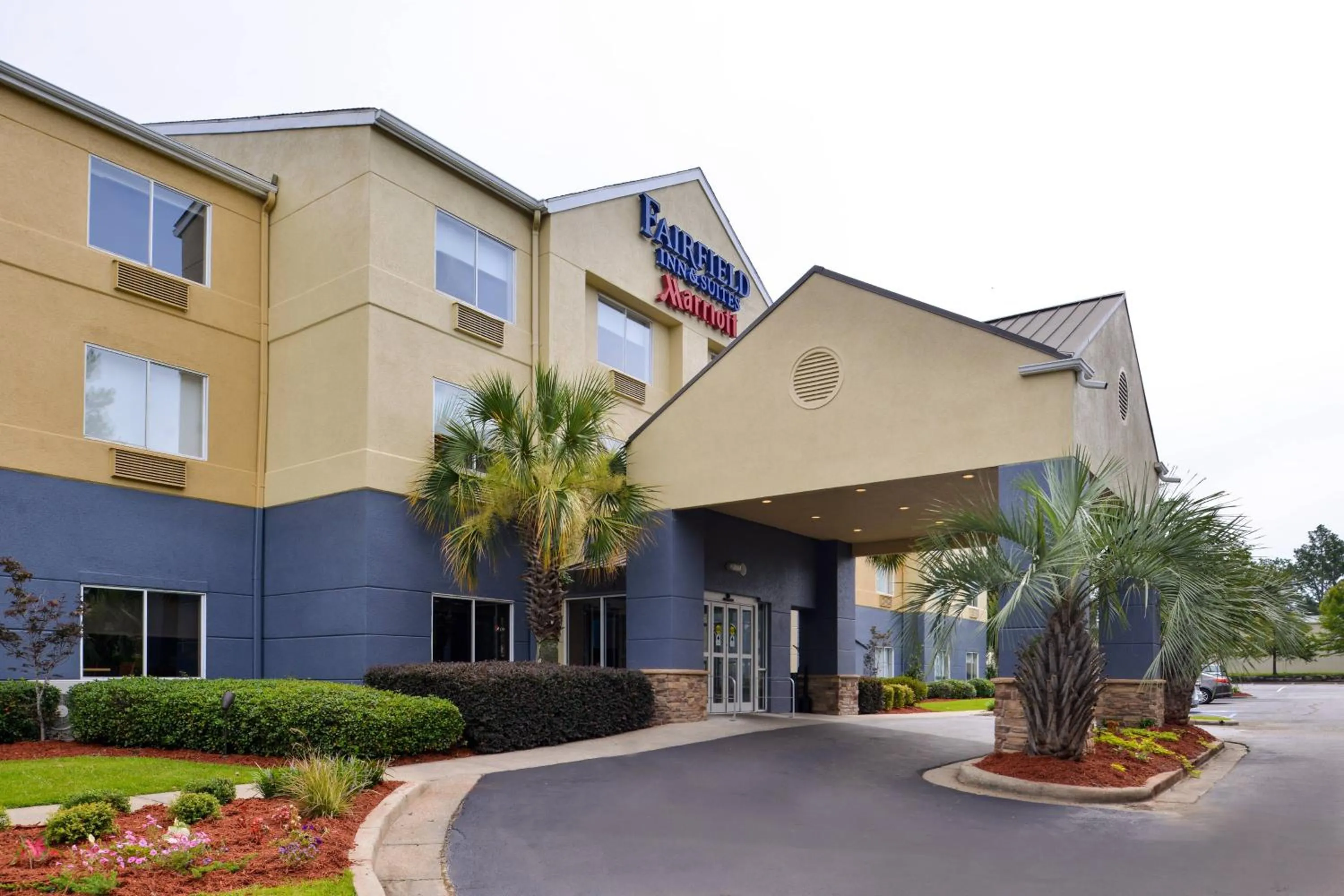 Property building in Fairfield Inn & Suites Hattiesburg / University