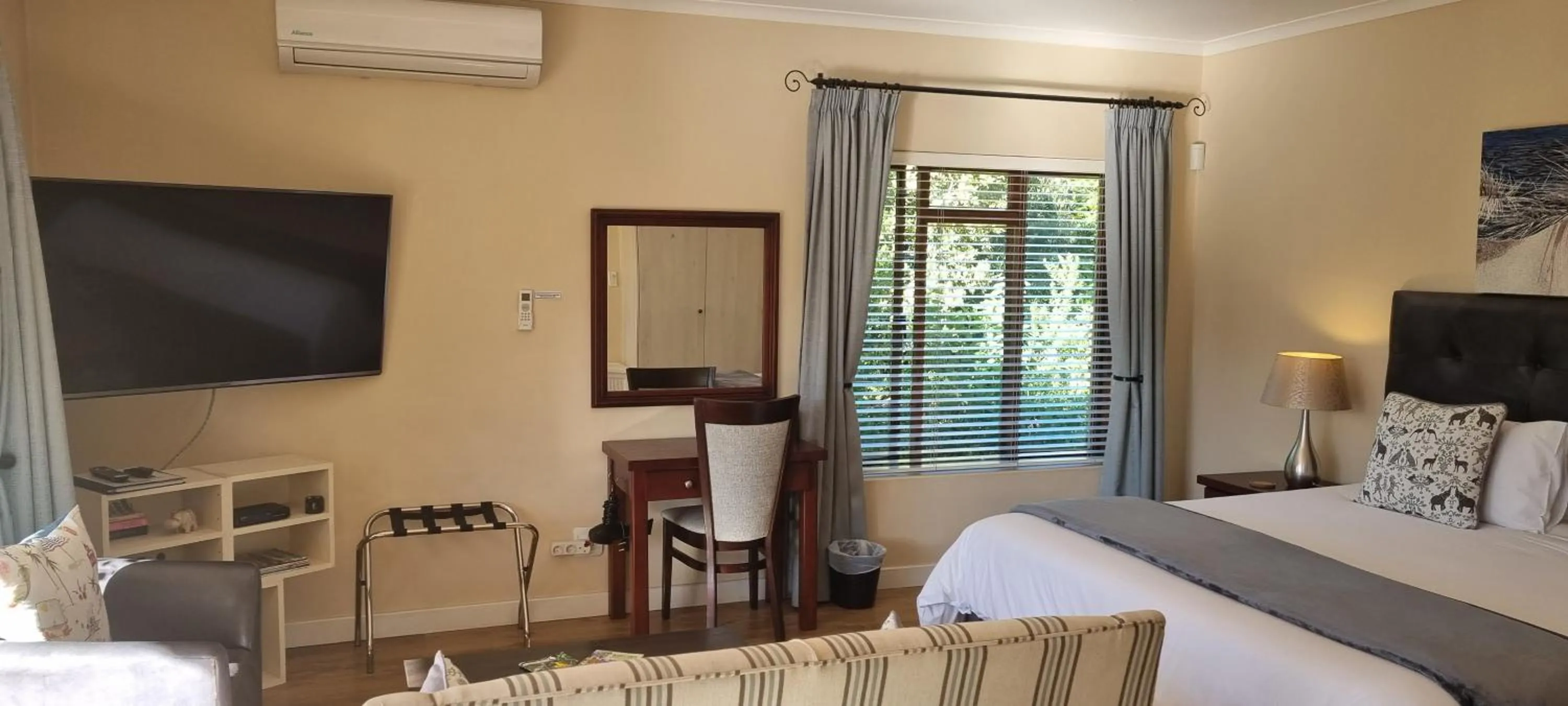 Property building, Bed in SomerZicht Guest House