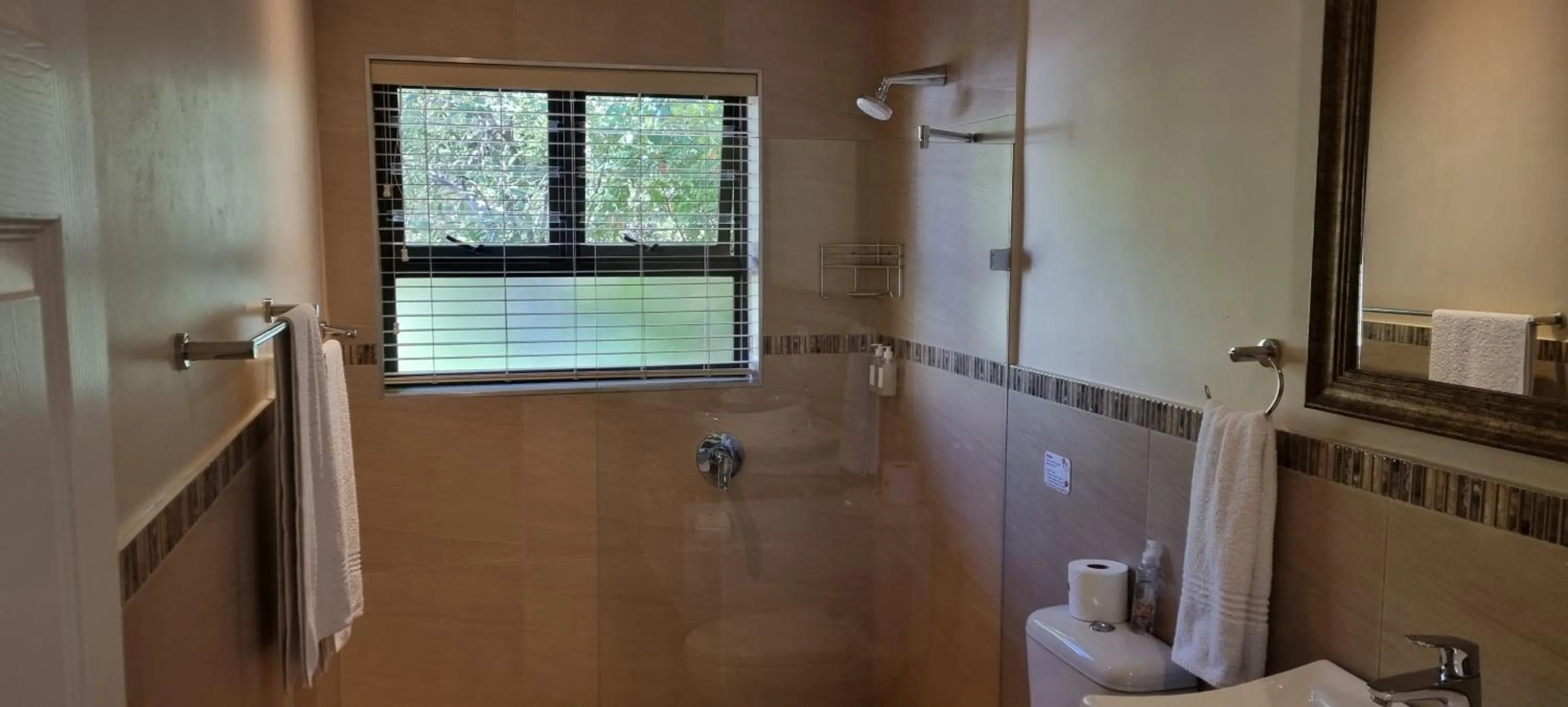 Bathroom in SomerZicht Guest House