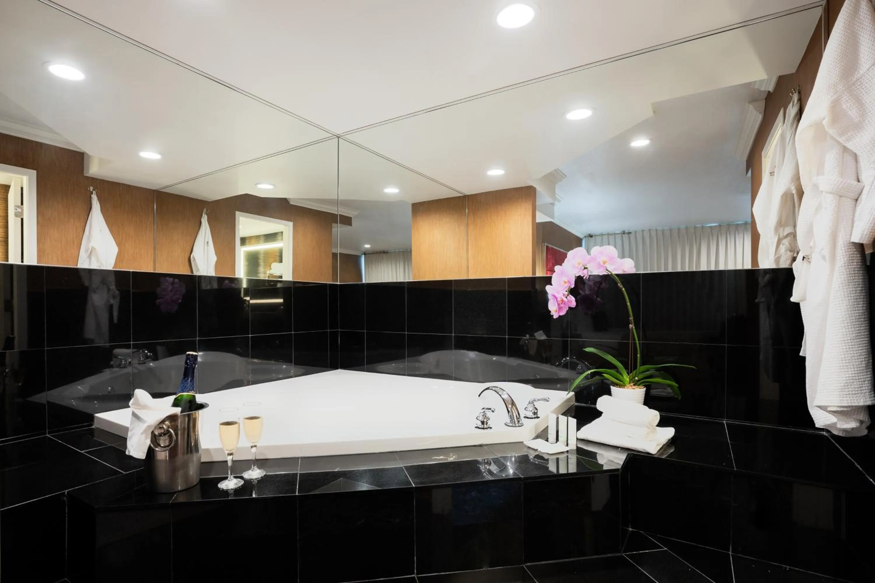 Executive Suites Hotel & Conference Center, Metro Vancouver