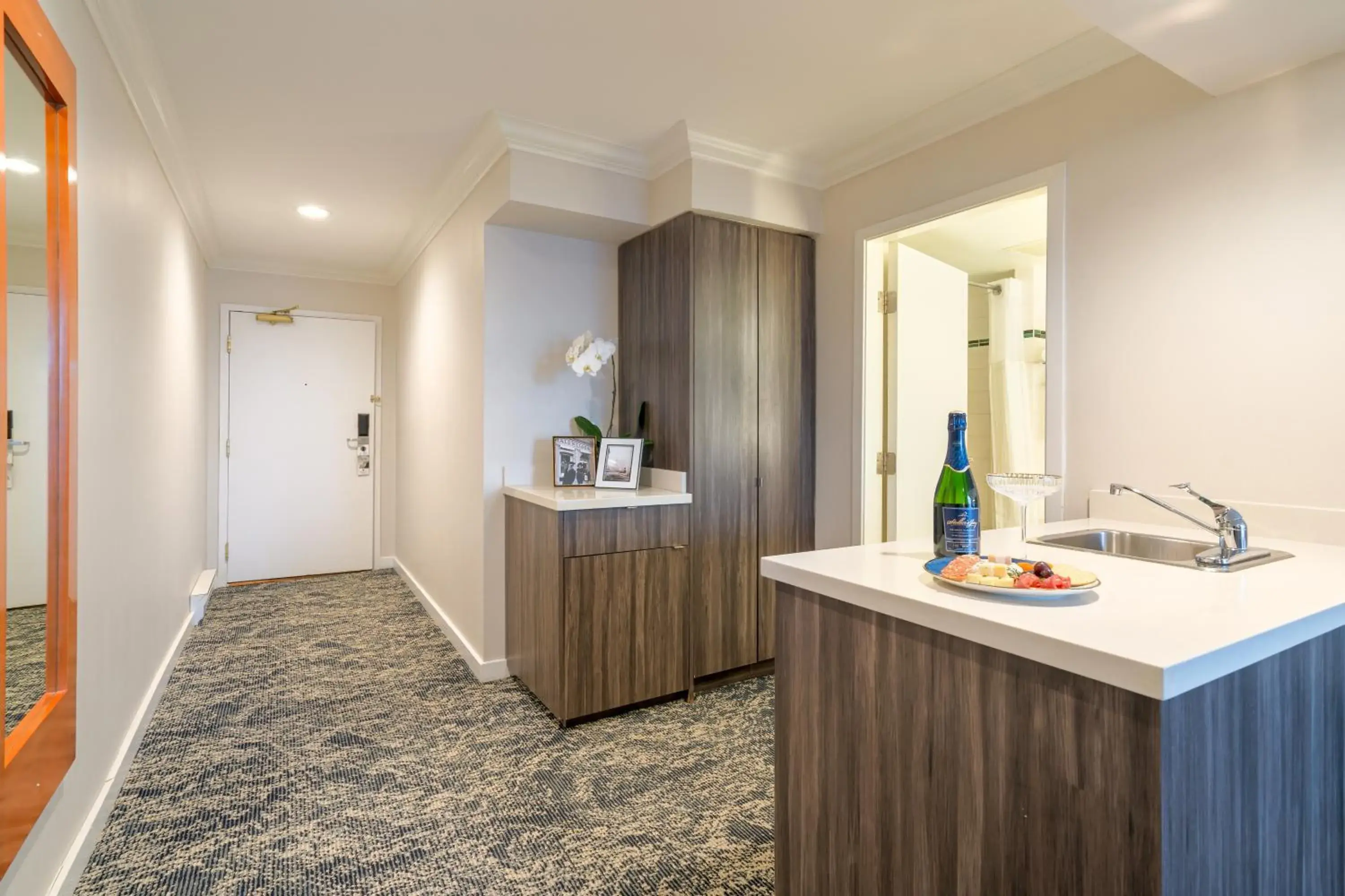 Executive Suites Hotel & Conference Center, Metro Vancouver Executive Suites Hotel & Conference Center, Metro Vancouver