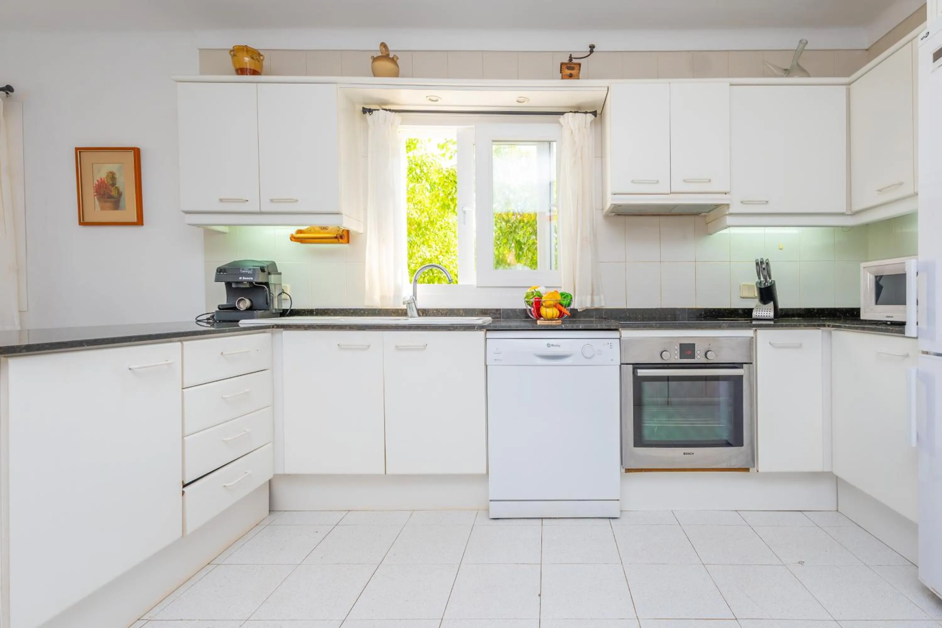 Kitchen or kitchenette in Villa Berry