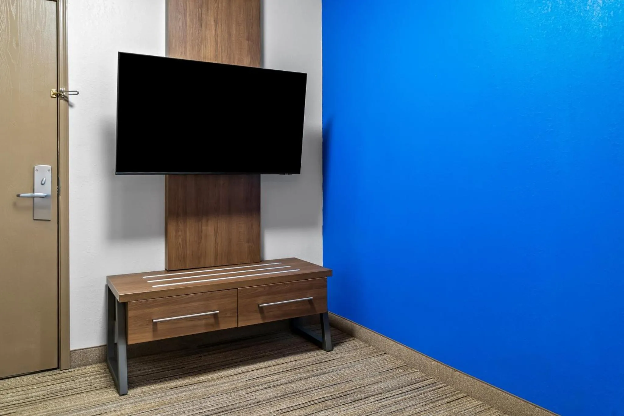 Photo of the whole room in Holiday Inn Express Hotel & Suites Marion by IHG