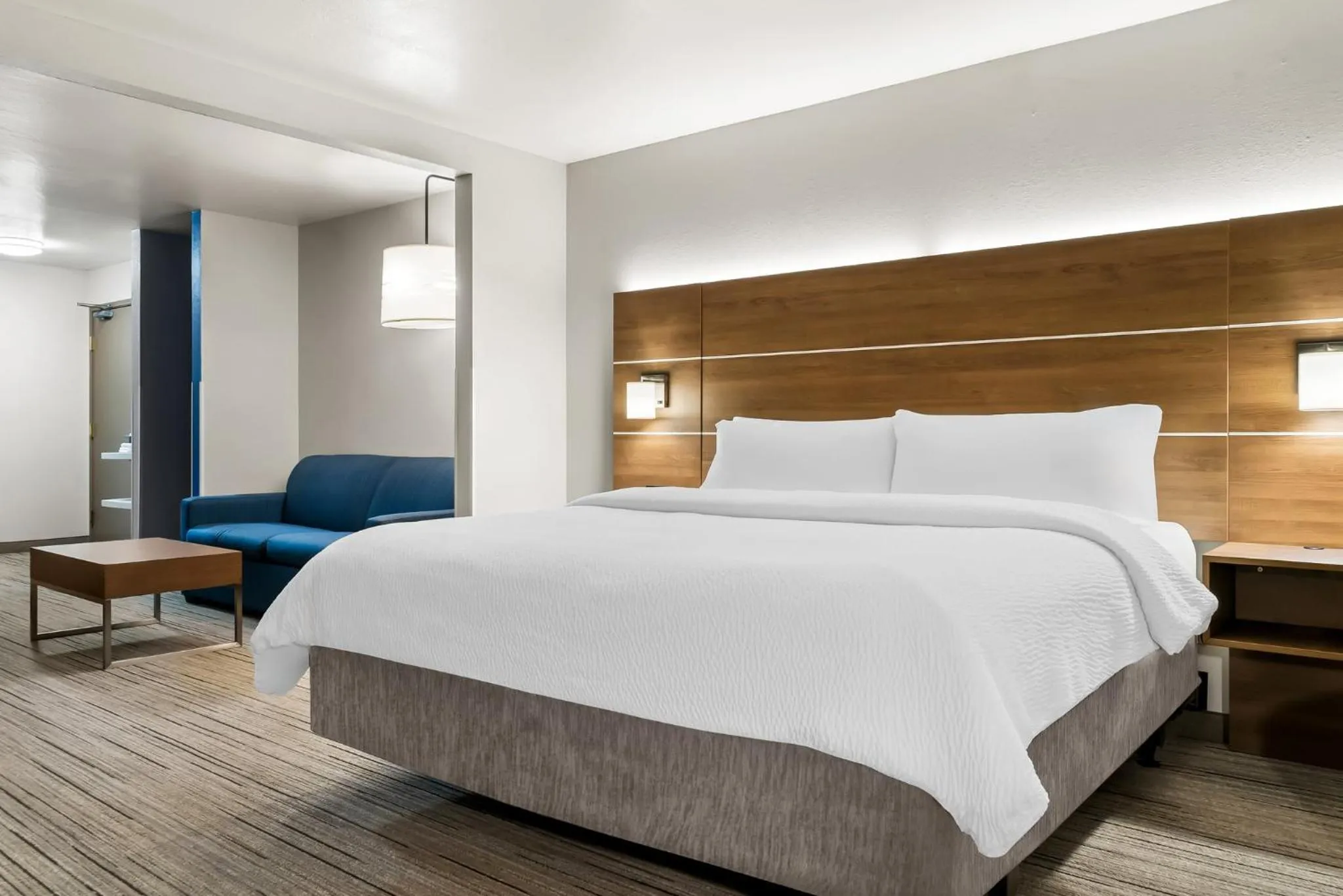 Photo of the whole room, Bed in Holiday Inn Express Hotel & Suites Marion by IHG