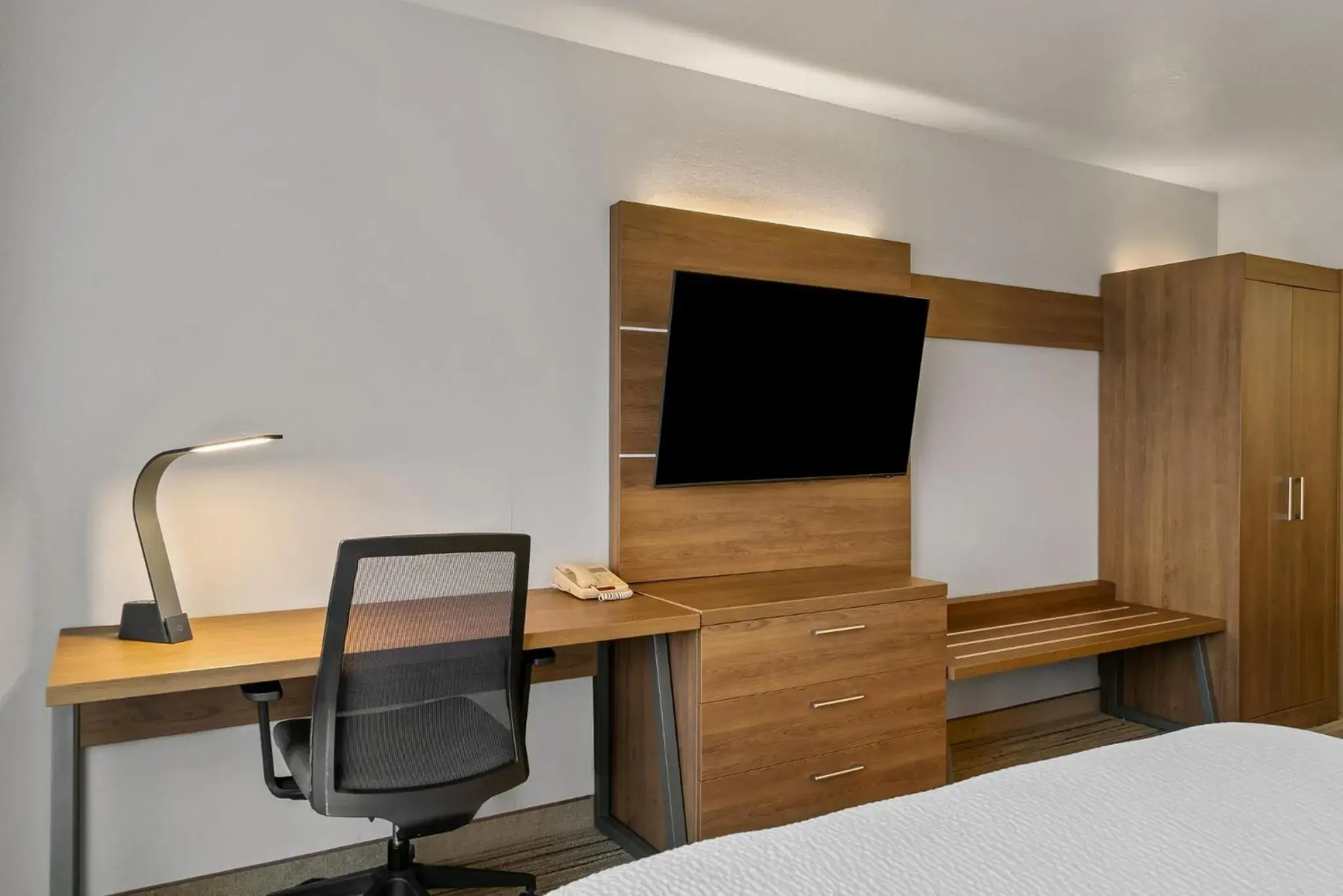 Standard Room with Two Queen Beds in Holiday Inn Express Hotel & Suites Marion by IHG Standard Room with Two Queen Beds in Holiday Inn Express Hotel & Suites Marion by IHG