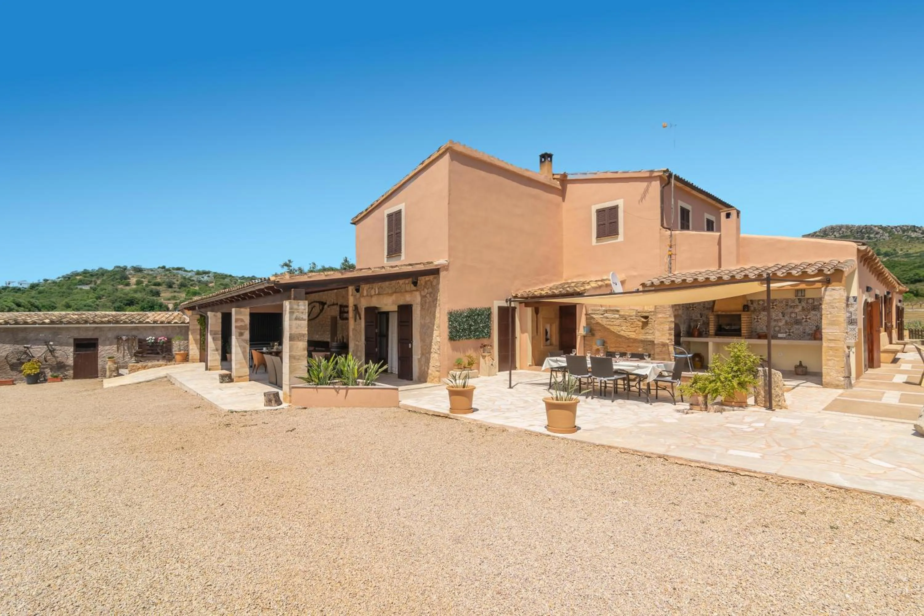 Facade/entrance in 3 C'an Boto