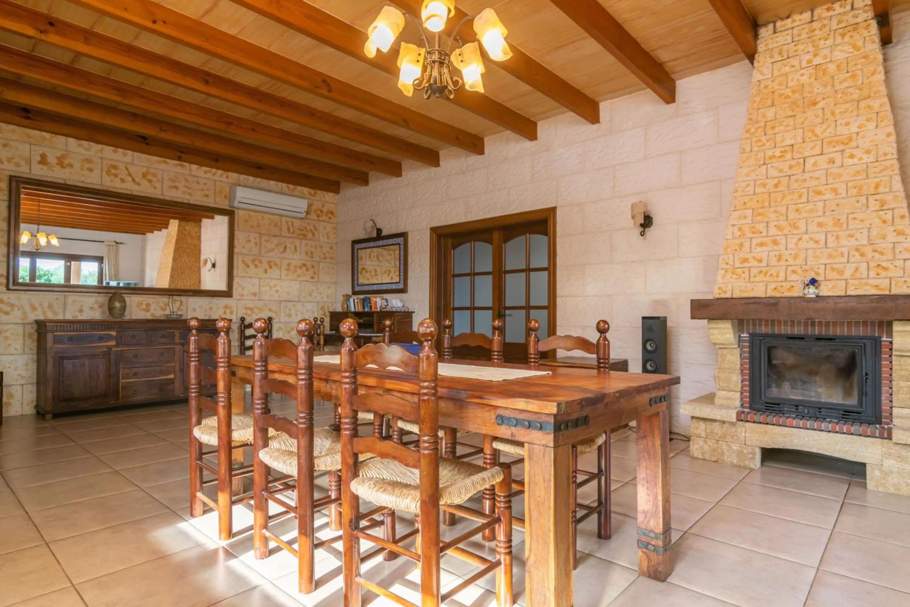 Dining area in Ca'n Berguins