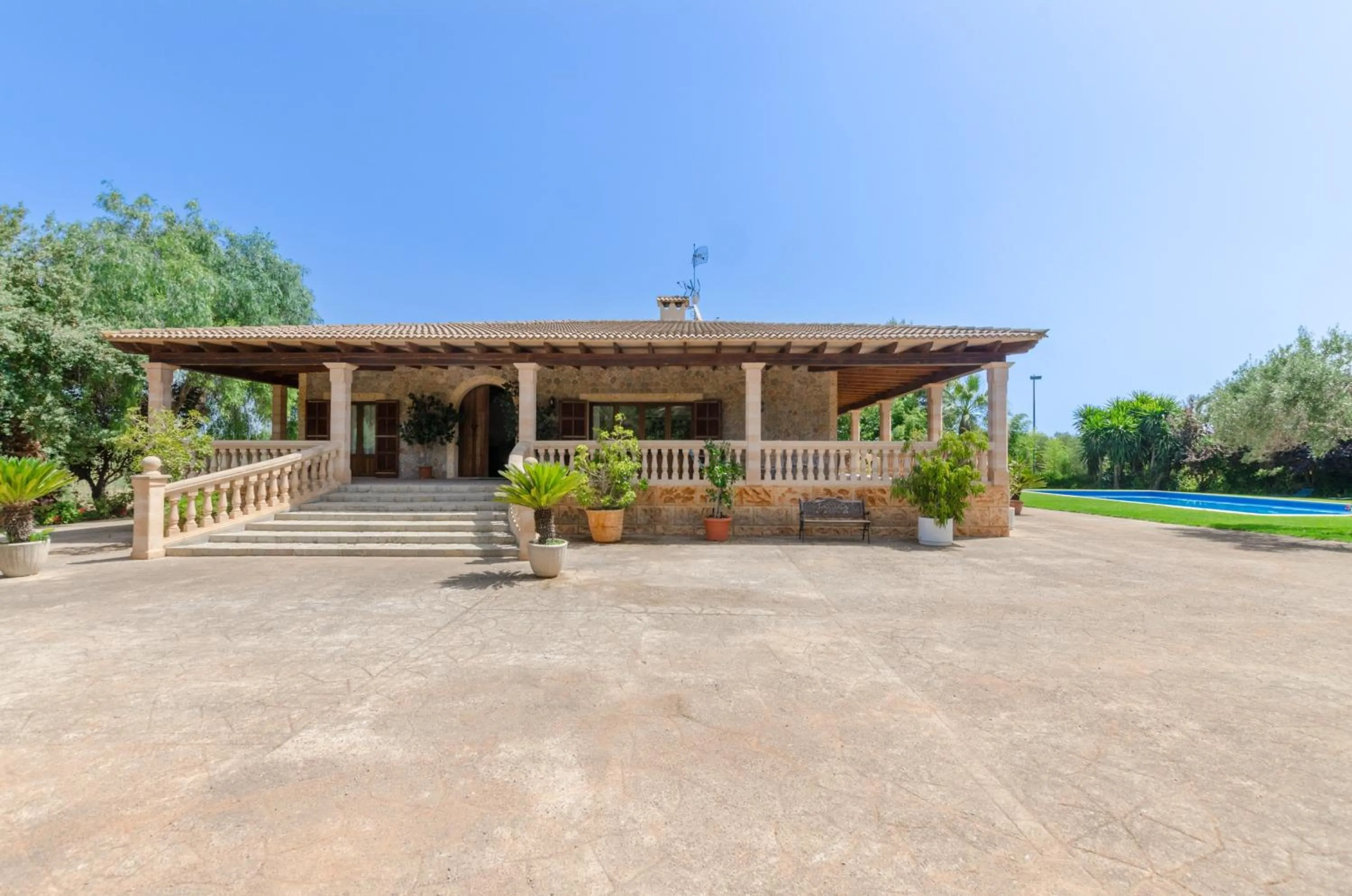 Property building in Ca'n Berguins