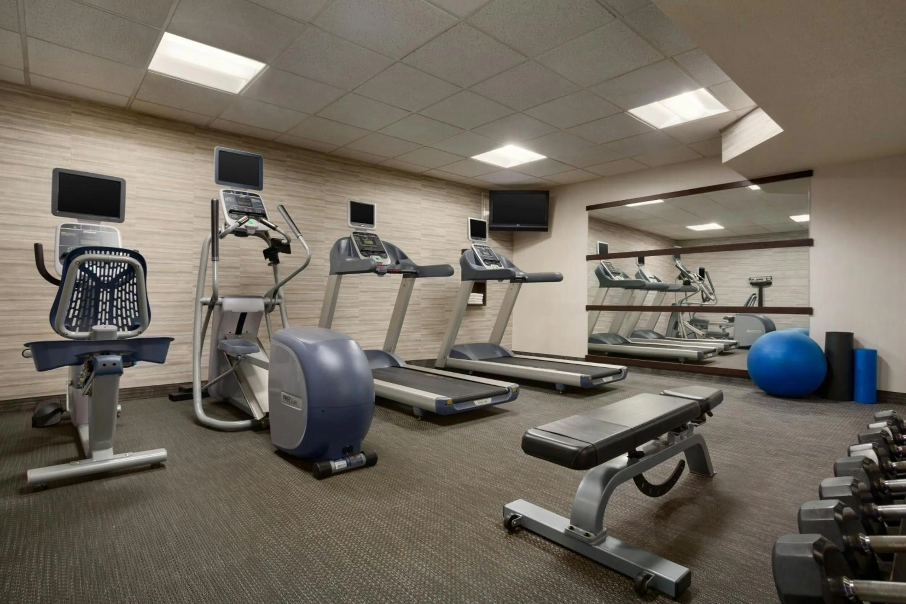 Fitness centre/facilities in Courtyard by Marriott Champaign