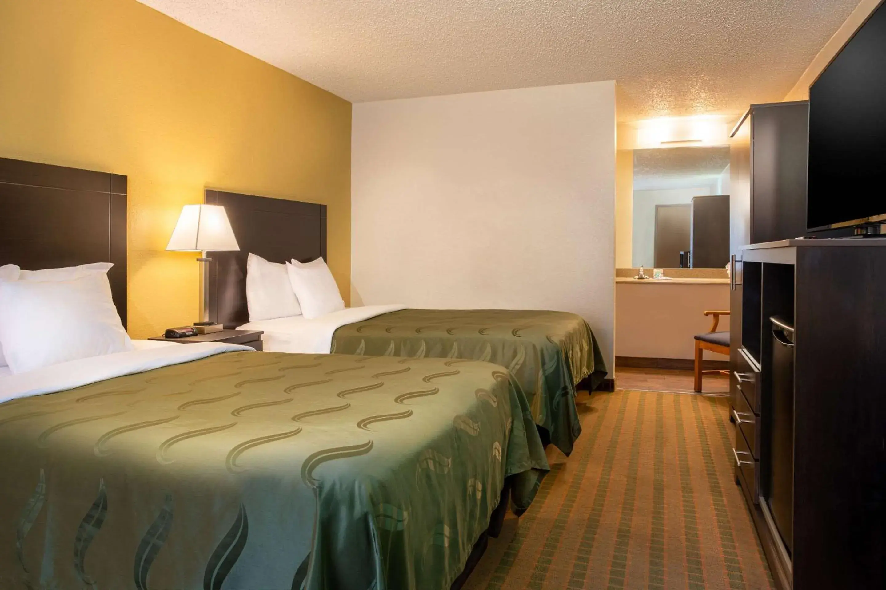 Photo of the whole room, Bed in Quality Inn at Arlington Highlands Photo of the whole room, Bed in Quality Inn at Arlington Highlands