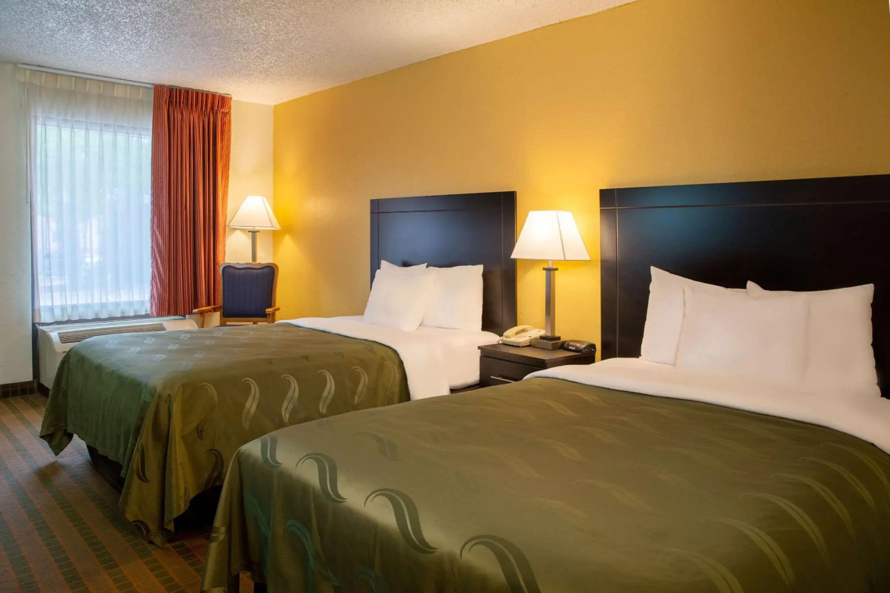 Photo of the whole room, Bed in Quality Inn at Arlington Highlands Photo of the whole room, Bed in Quality Inn at Arlington Highlands