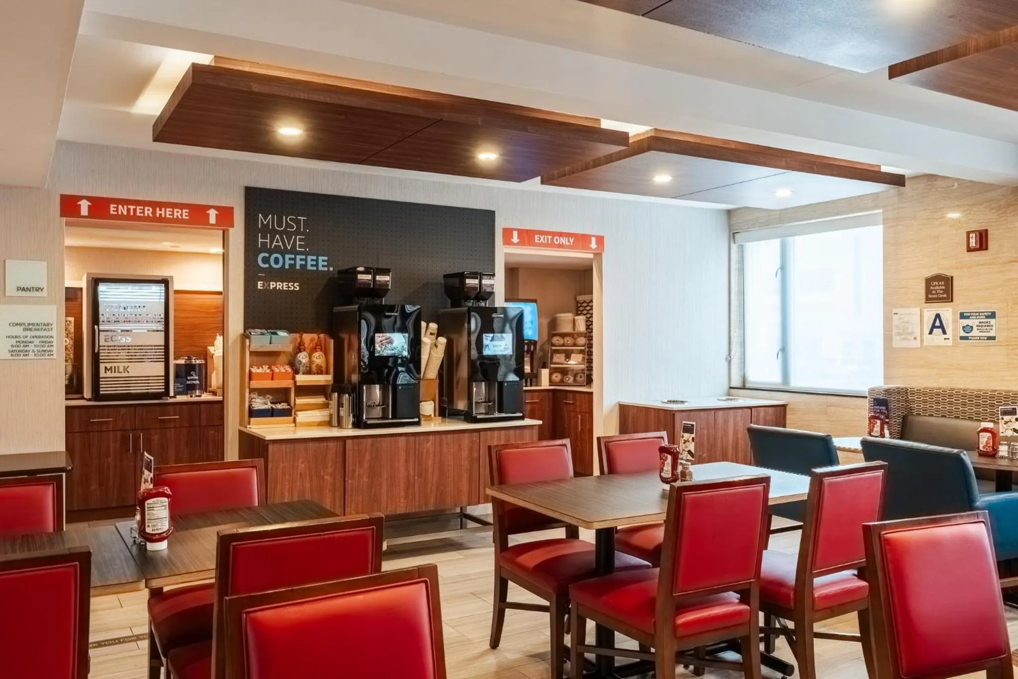 Coffee/tea facilities in Holiday Inn Express Maspeth by IHG